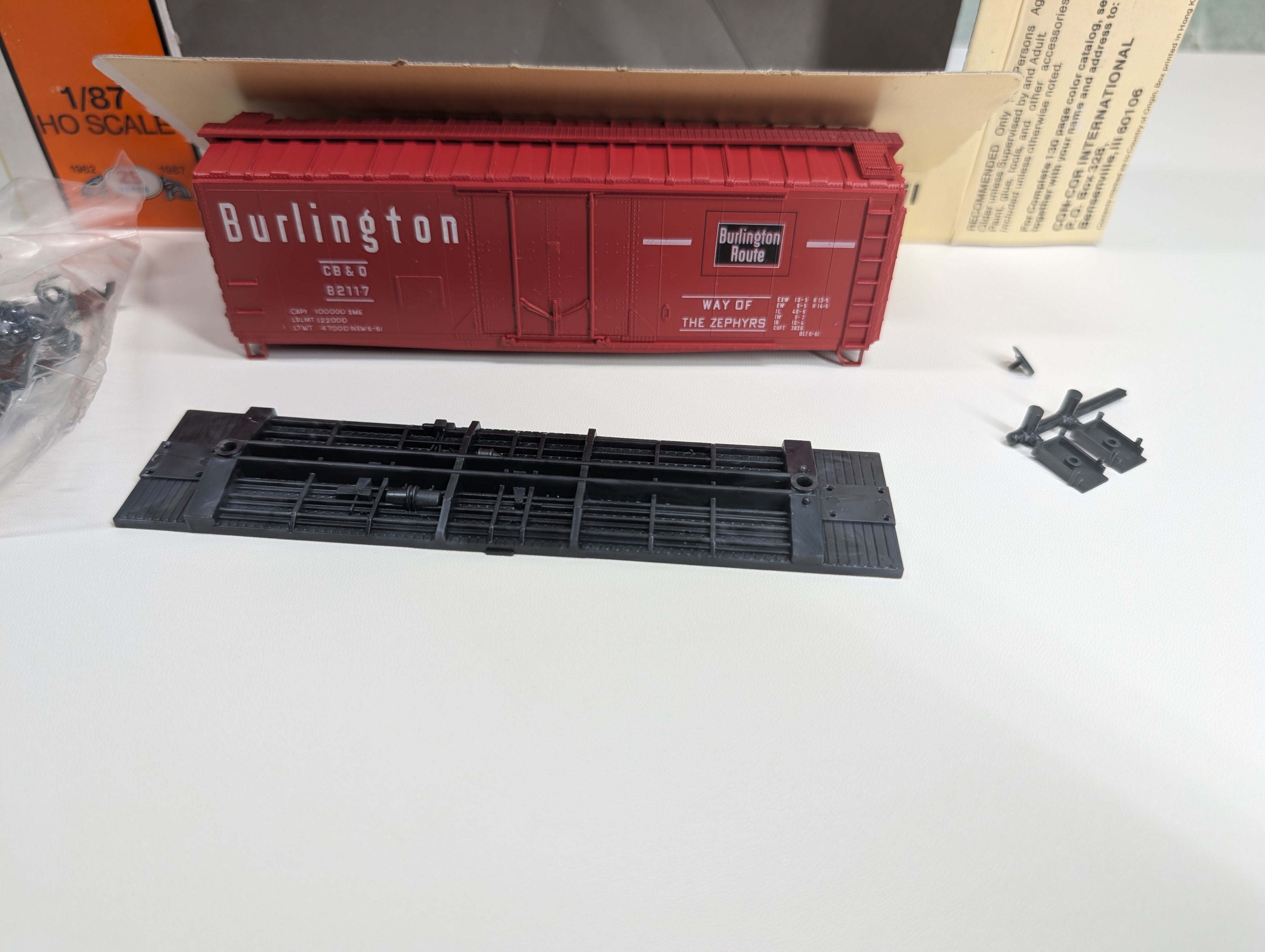 USED Con-Cor 1-009451 HO Scale 40' PS-1 PD Box Car Burlington CB&Q #82117 KIT