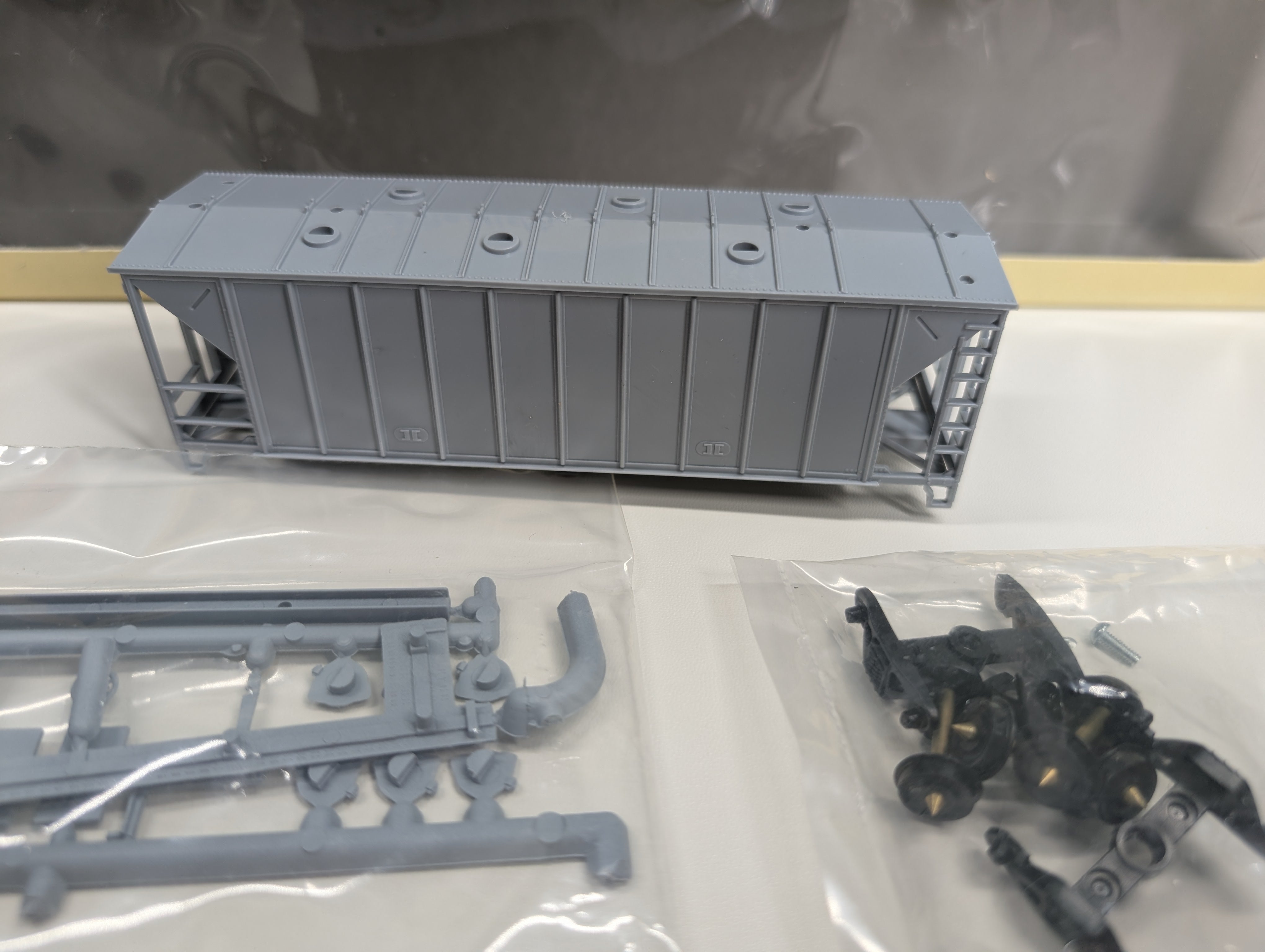 USED Con-Cor 1-009750 HO Scale 40' Airslide Covered Hopper Modern Version Undecorated Gray KIT