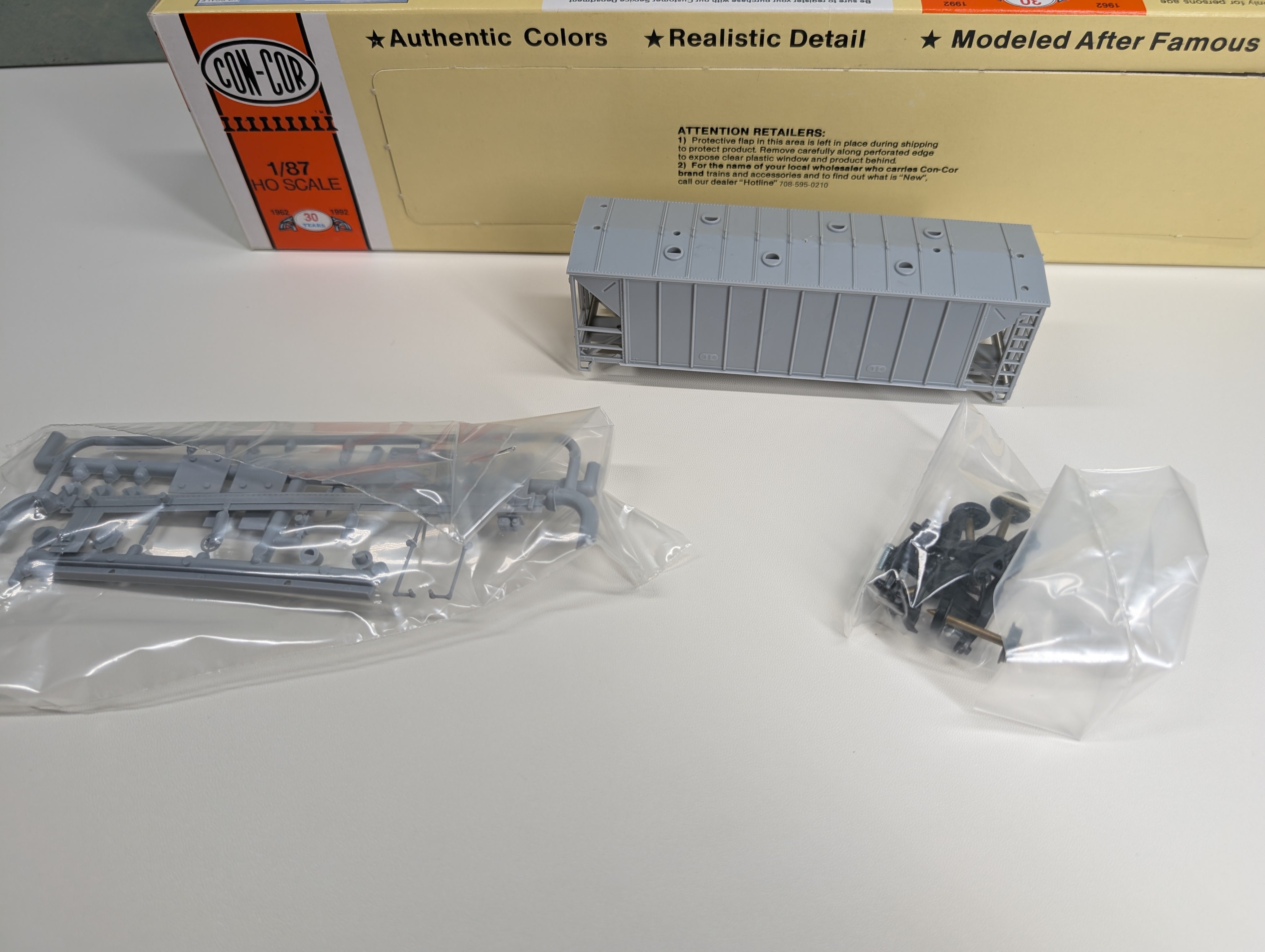 USED Con-Cor 1-009750 HO Scale 40' Airslide Covered Hopper Modern Version Undecorated Gray KIT