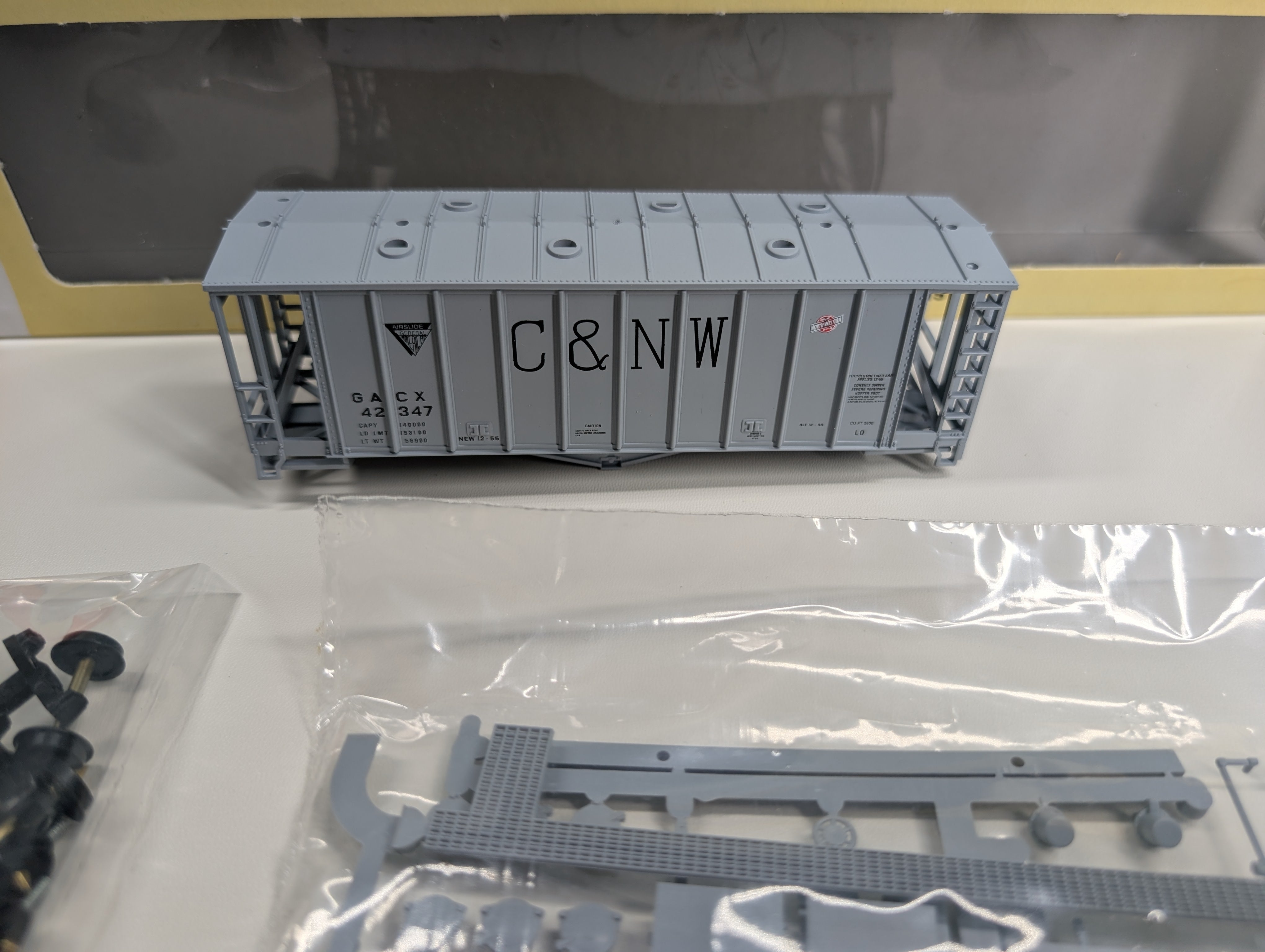 USED Con-Cor HO Scale 40' Airslide Covered Hopper Chicago & North Western GACX #42347 KIT