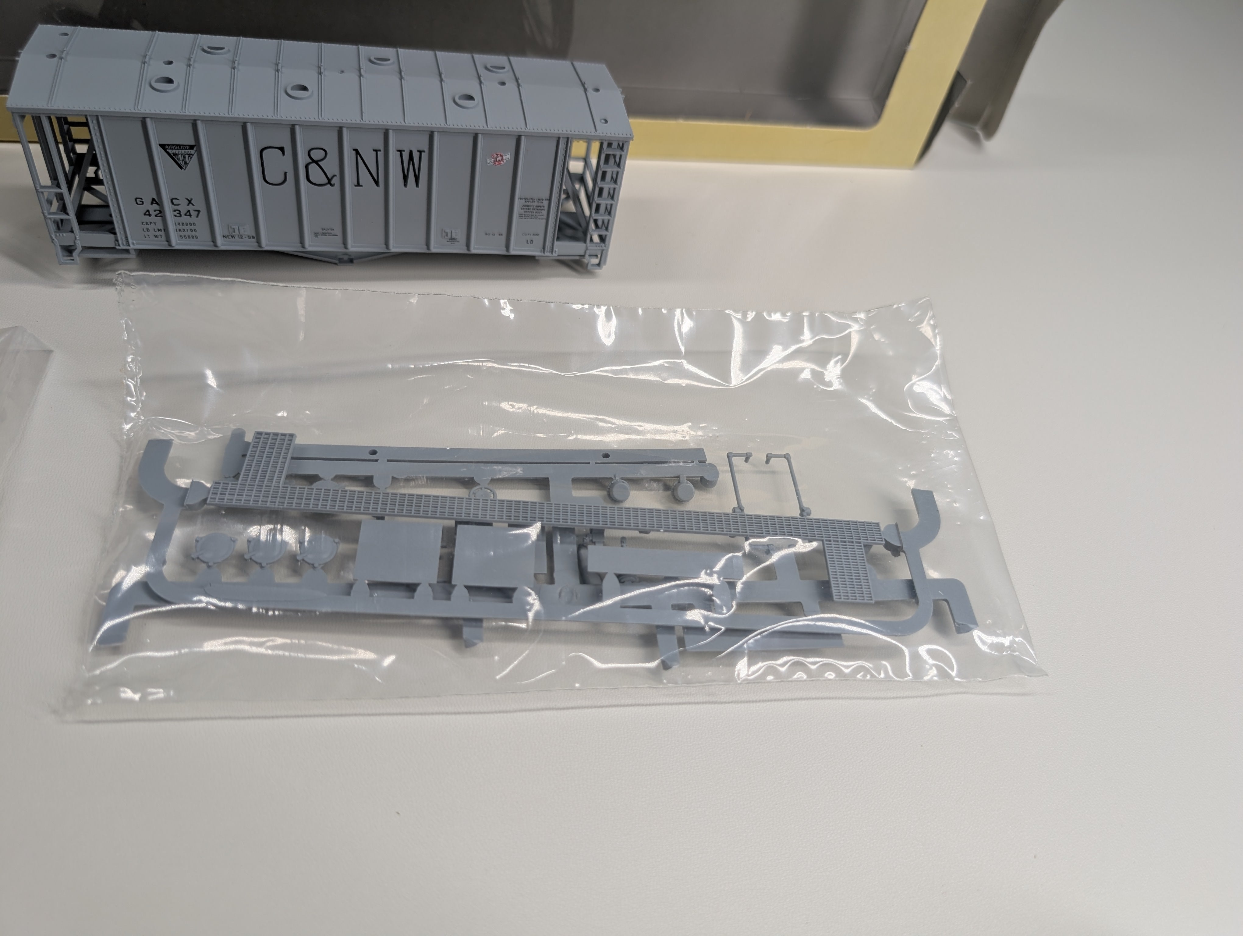 USED Con-Cor HO Scale 40' Airslide Covered Hopper Chicago & North Western GACX #42347 KIT