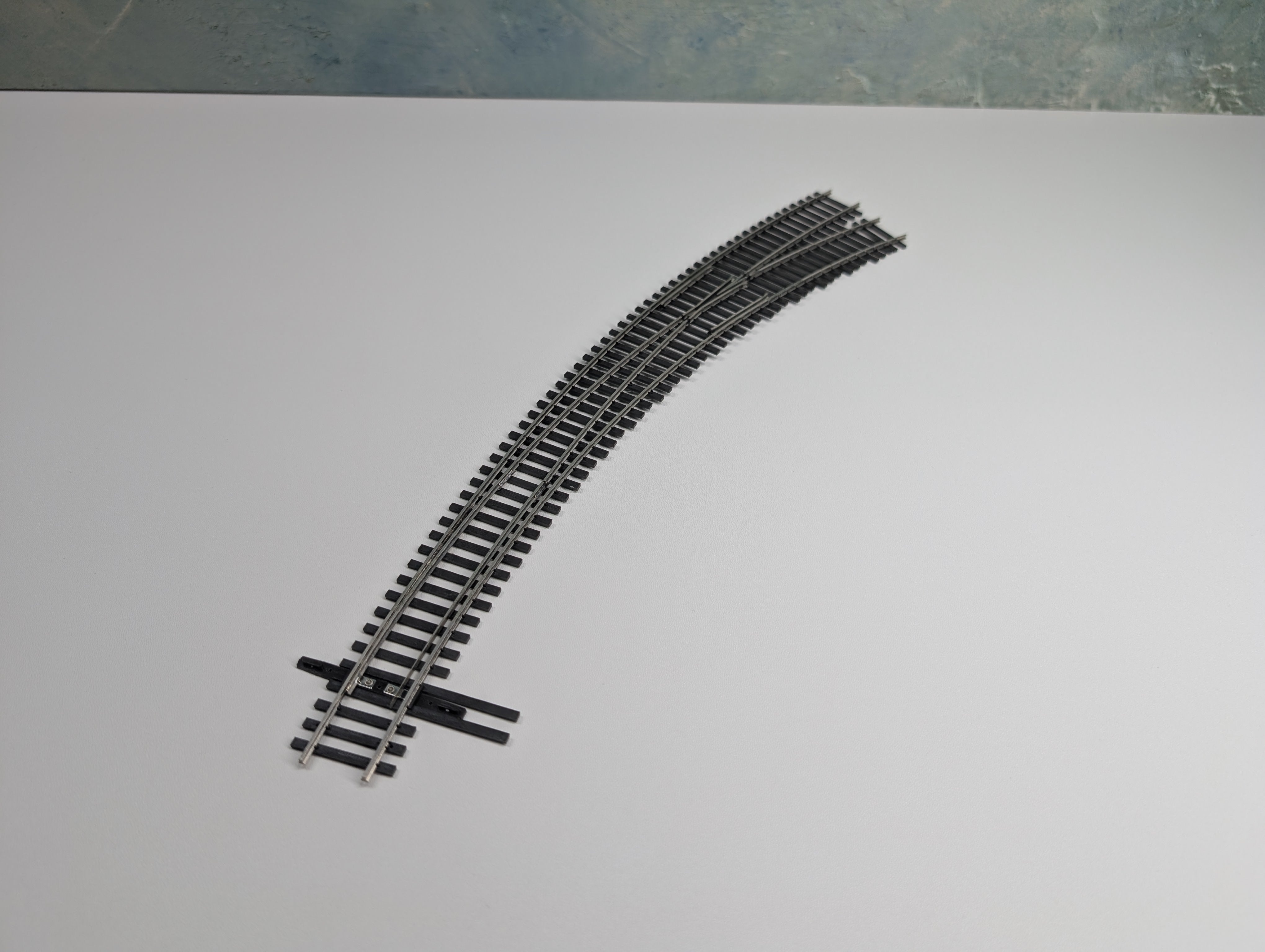 USED Walthers 948-8895 HO Scale #7 Right Hand Curved Turnout Switch Code 83 Track (DC/DCC) Shinohara, 28/24"