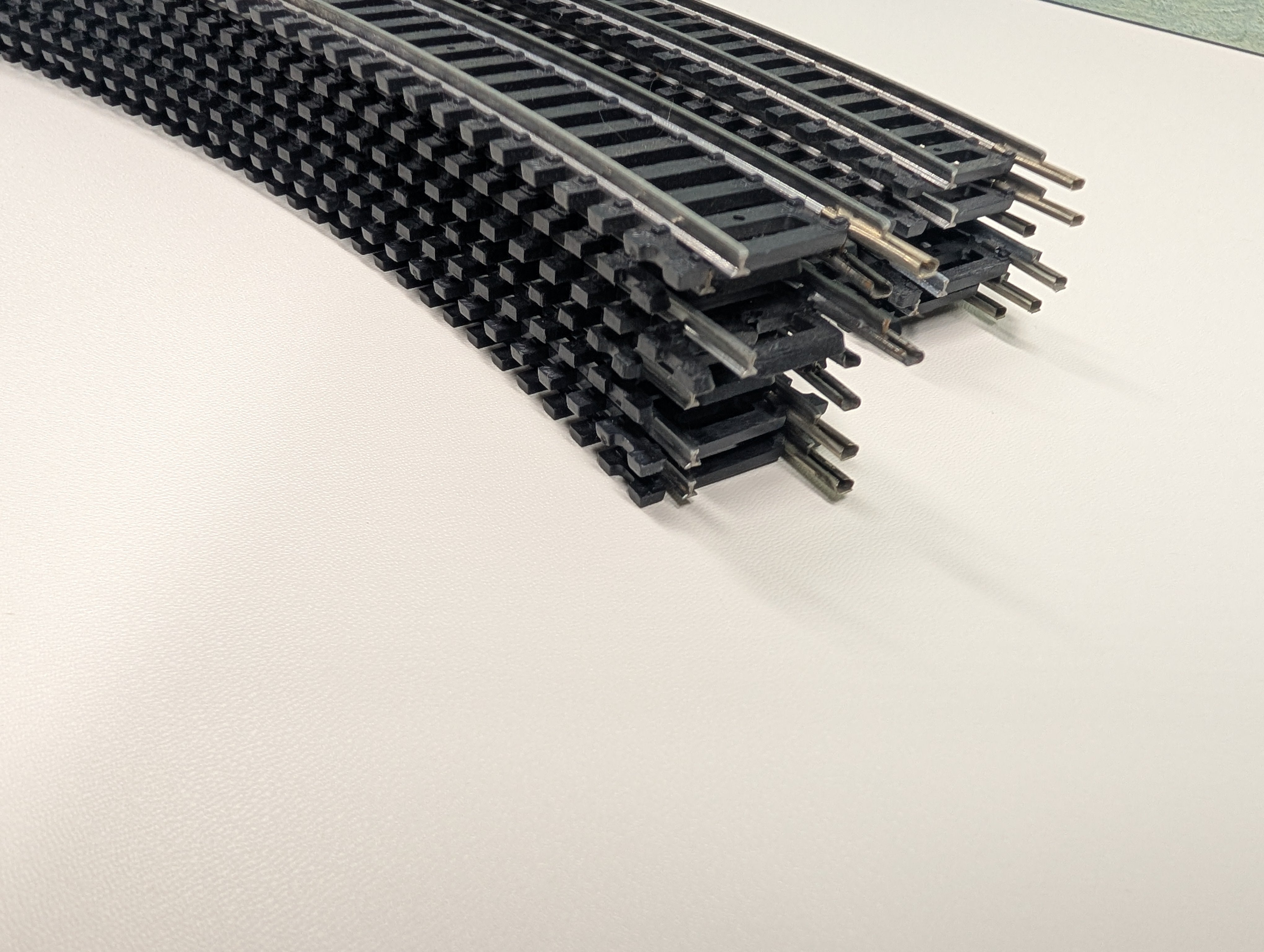 USED HO Scale 18" Curve Code 100 Silver Track (13 pcs)