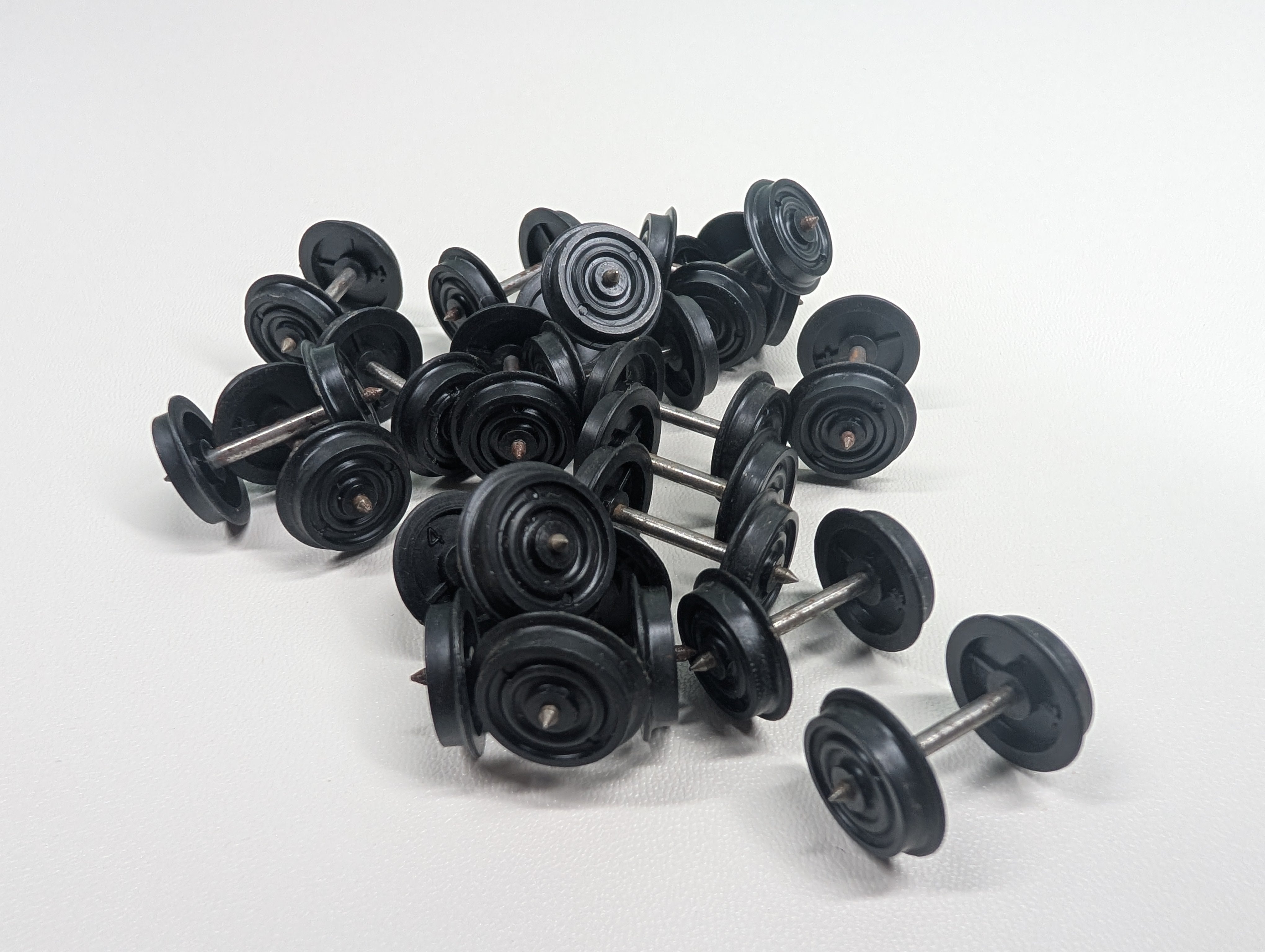 USED Hornby R700 HO Scale Finer Scale Wheels for Passenger Cars, Coaches (20 pcs)