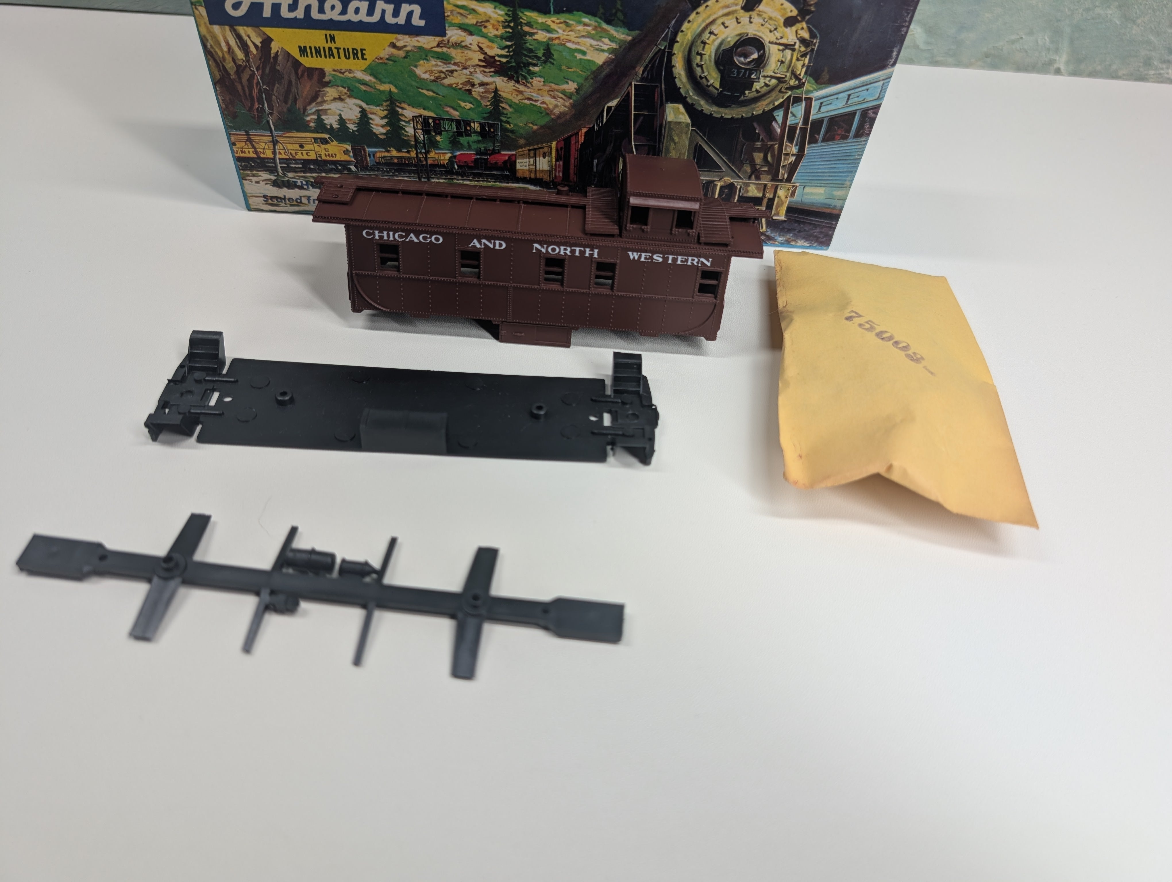 USED Athearn 1267 HO Scale Caboose Chicago & North Western CNW KIT