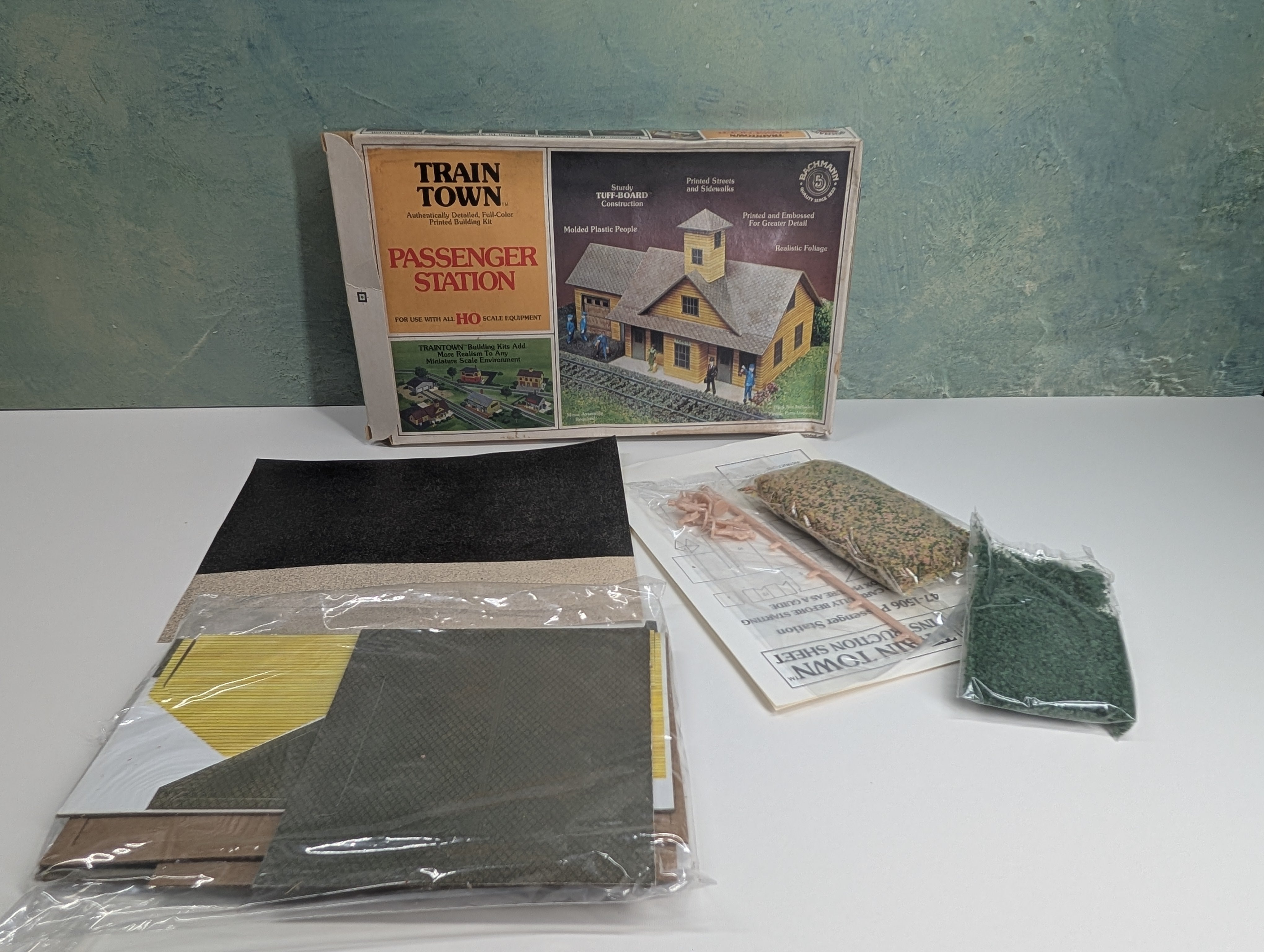 USED Bachmann 47-1506 HO Scale Passenger Station KIT
