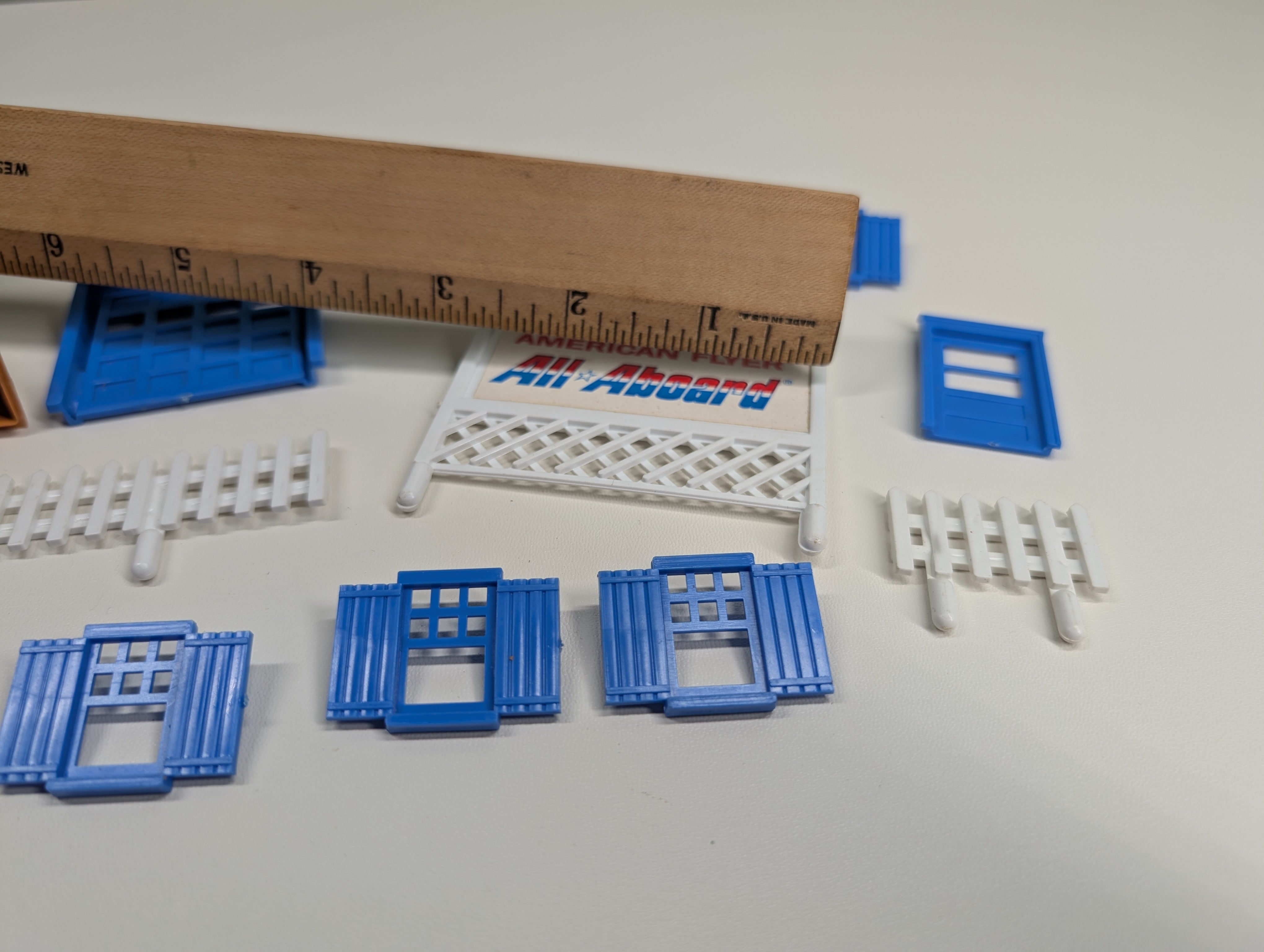 USED Gilbert S Scale Billboard & Parts for Panel Train Sets