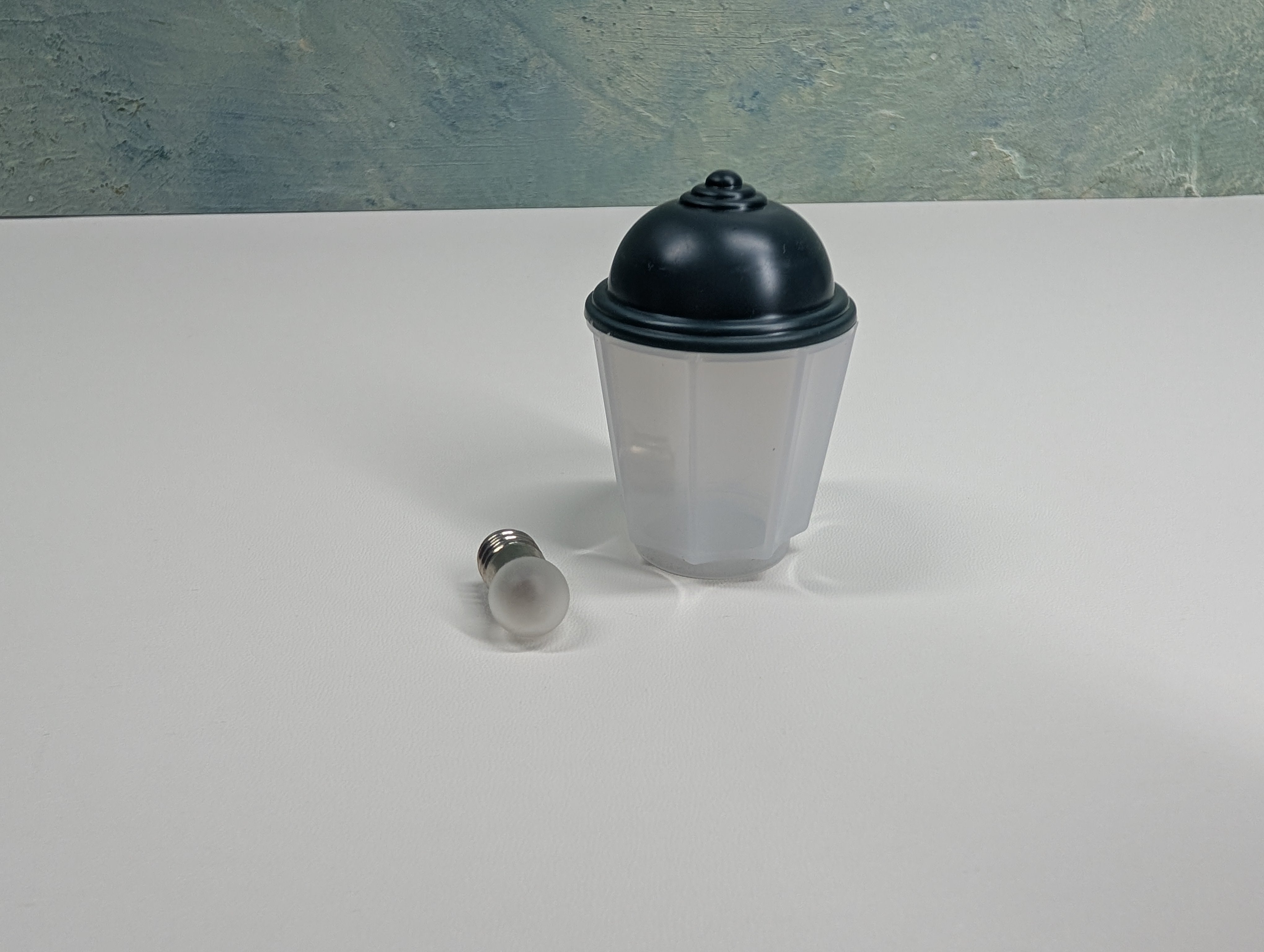 USED Life-Like 1961 G Scale Replacement Bulb and Shade for Lighted Street Lamp