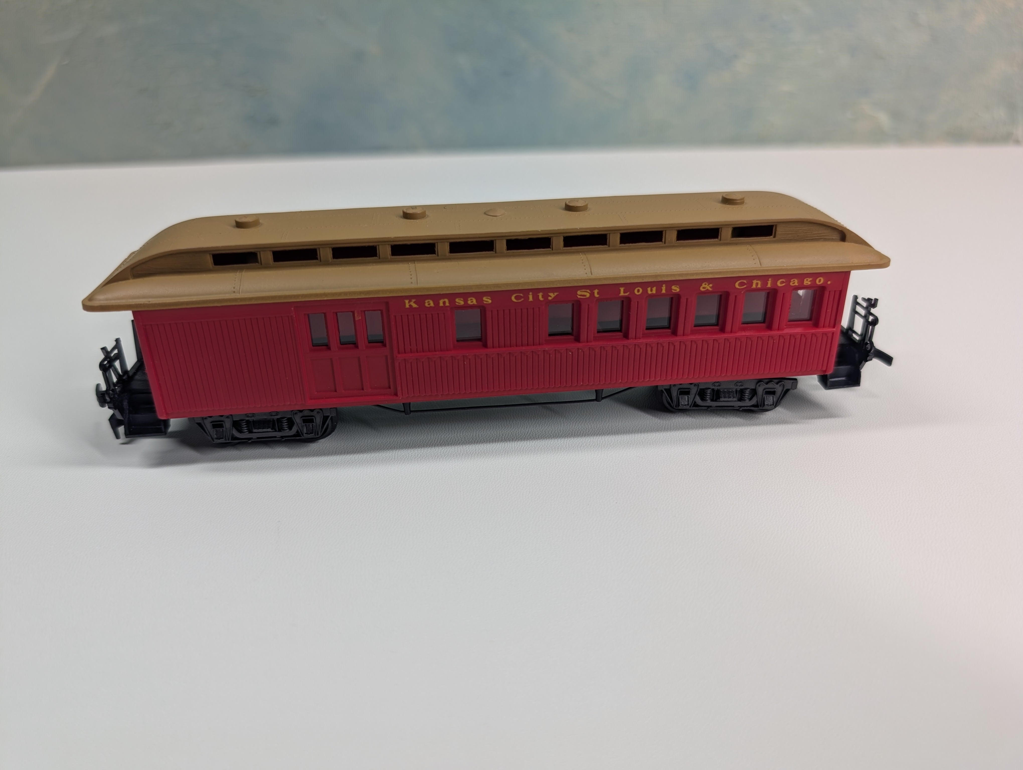USED AHM 6239 HO Scale Oldtime Baggage Passenger Car Kansas City