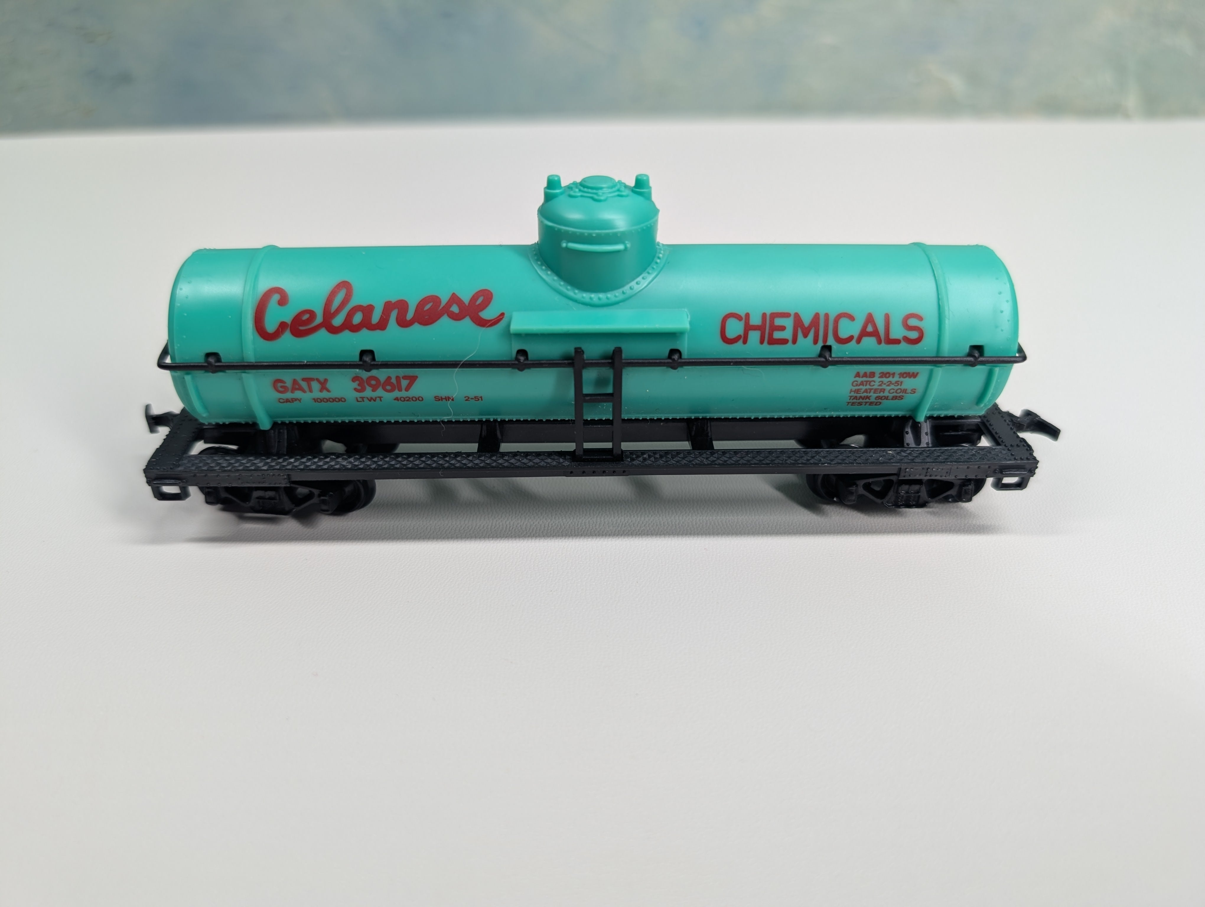 USED Model Power HO Scale Single Dome Tank Car Celanese Chemicals GATX #39617