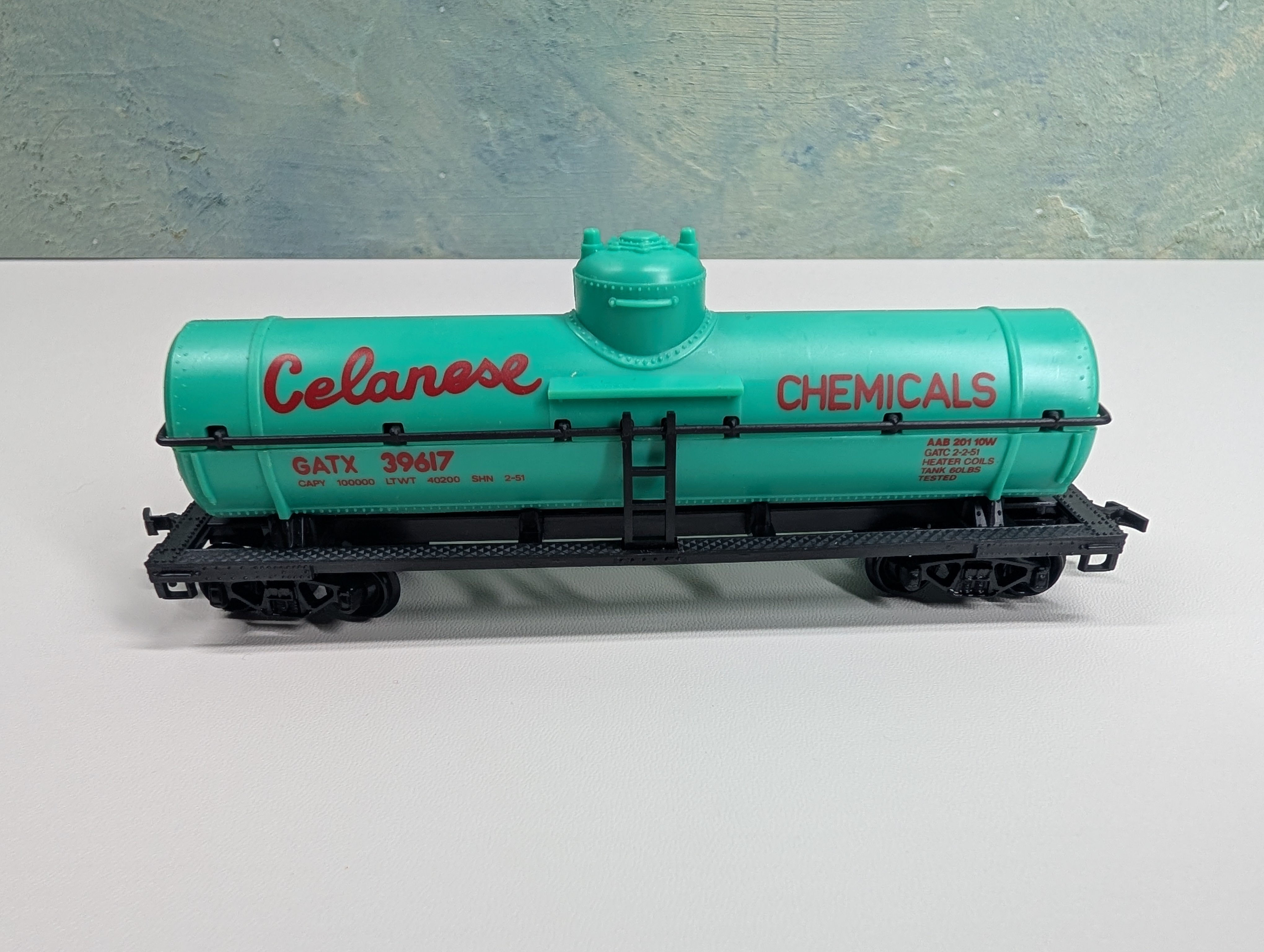 USED Model Power HO Scale Single Dome Tank Car Celanese Chemicals GATX #39617