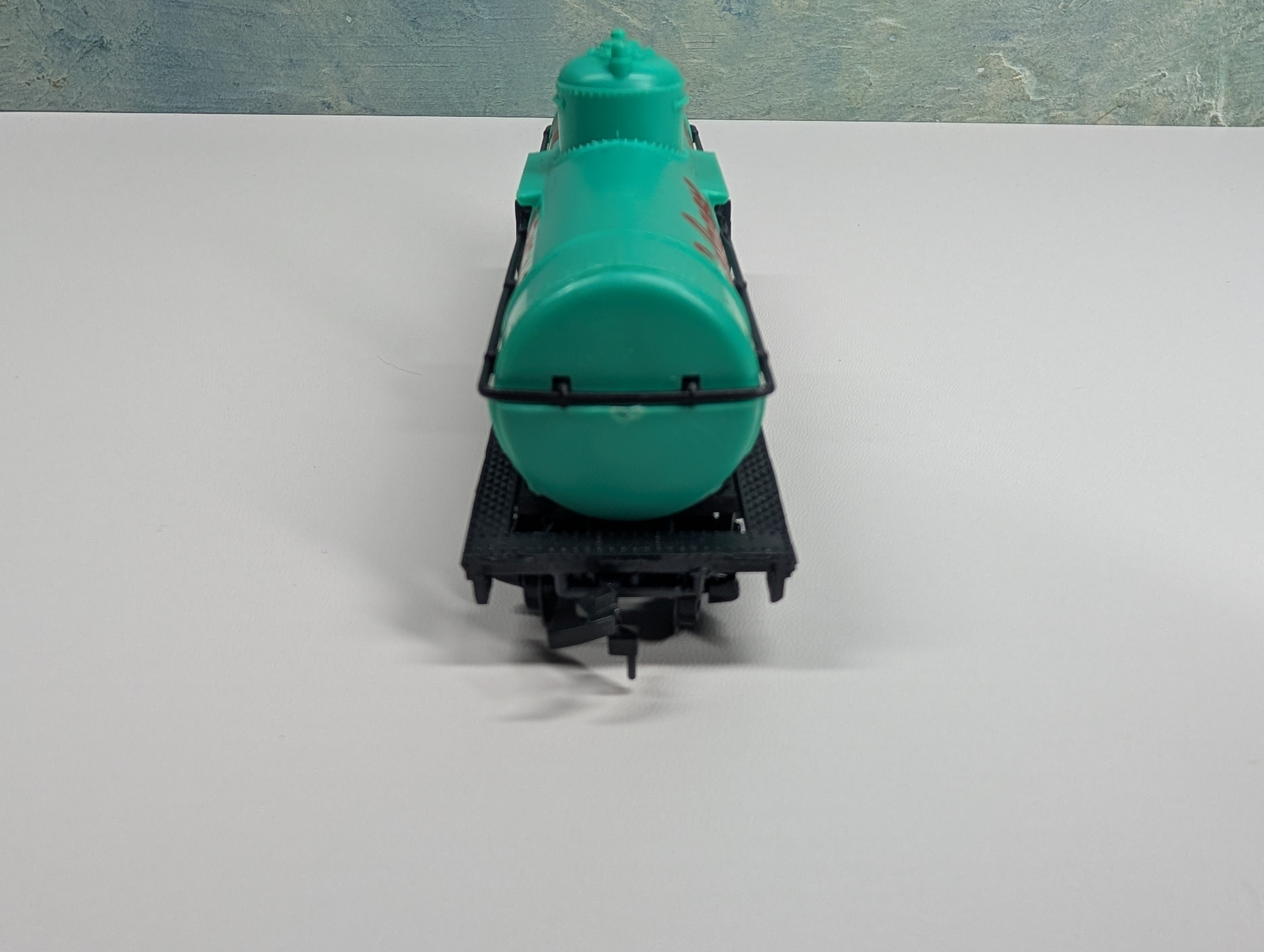 USED Model Power HO Scale Single Dome Tank Car Celanese Chemicals GATX #39617