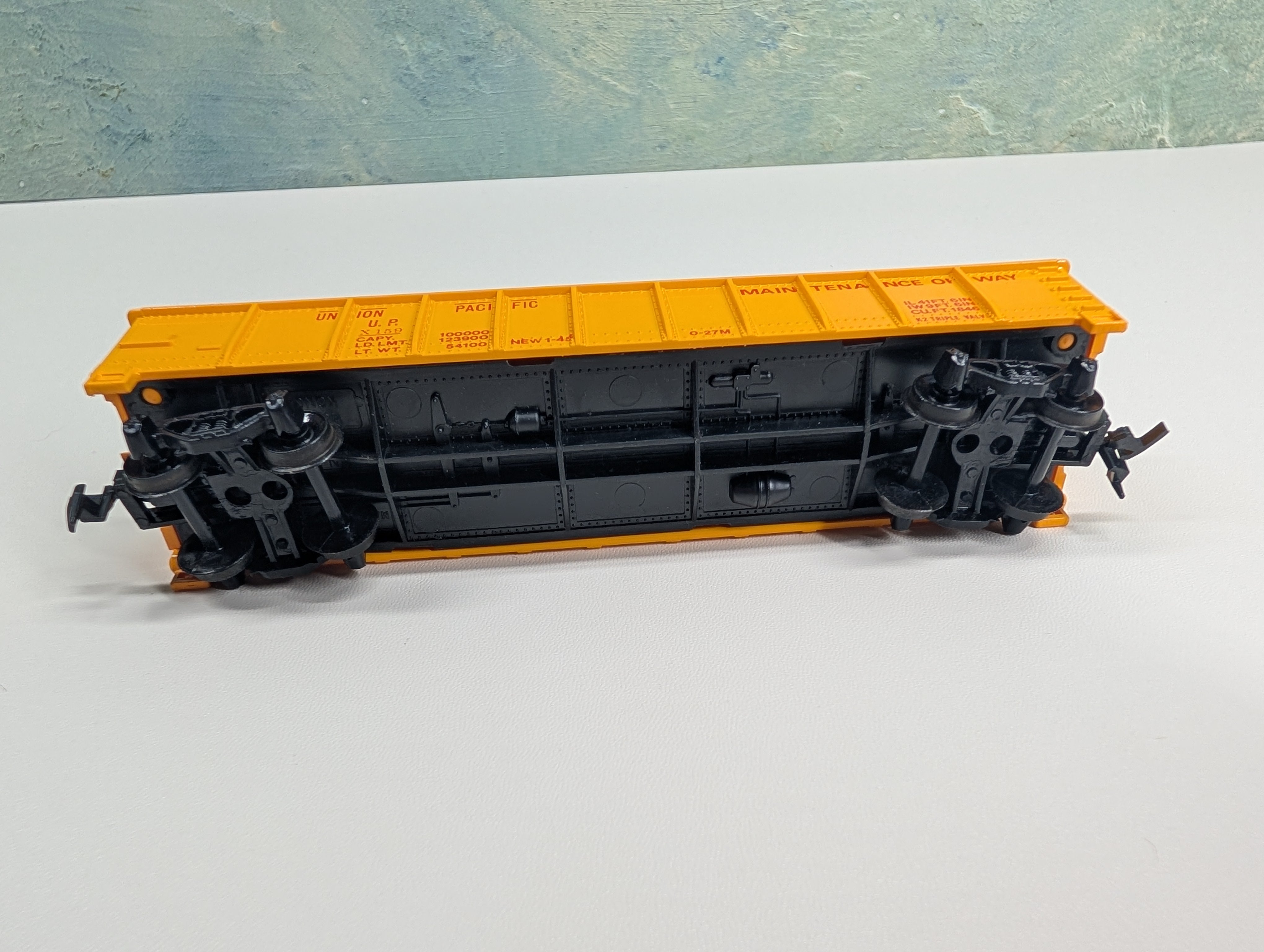 USED Tyco HO Scale 40' Gondola Union Pacific UP #X159 MOW w/ Pipe Load