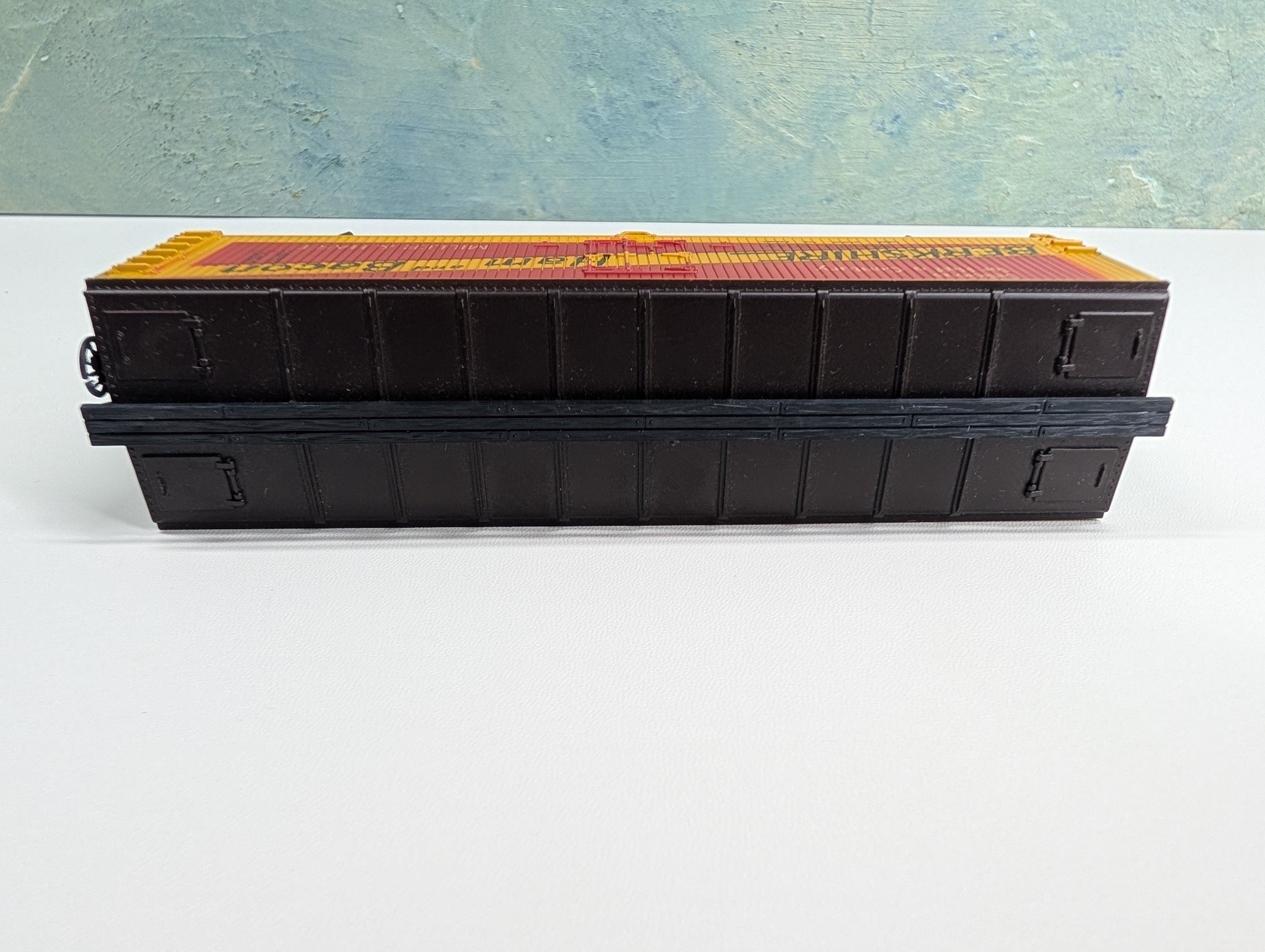 USED AHM HO Scale 40' Wooden Billboard Reefer Box Car Berkshire Ham & Bacon MAHX #2042