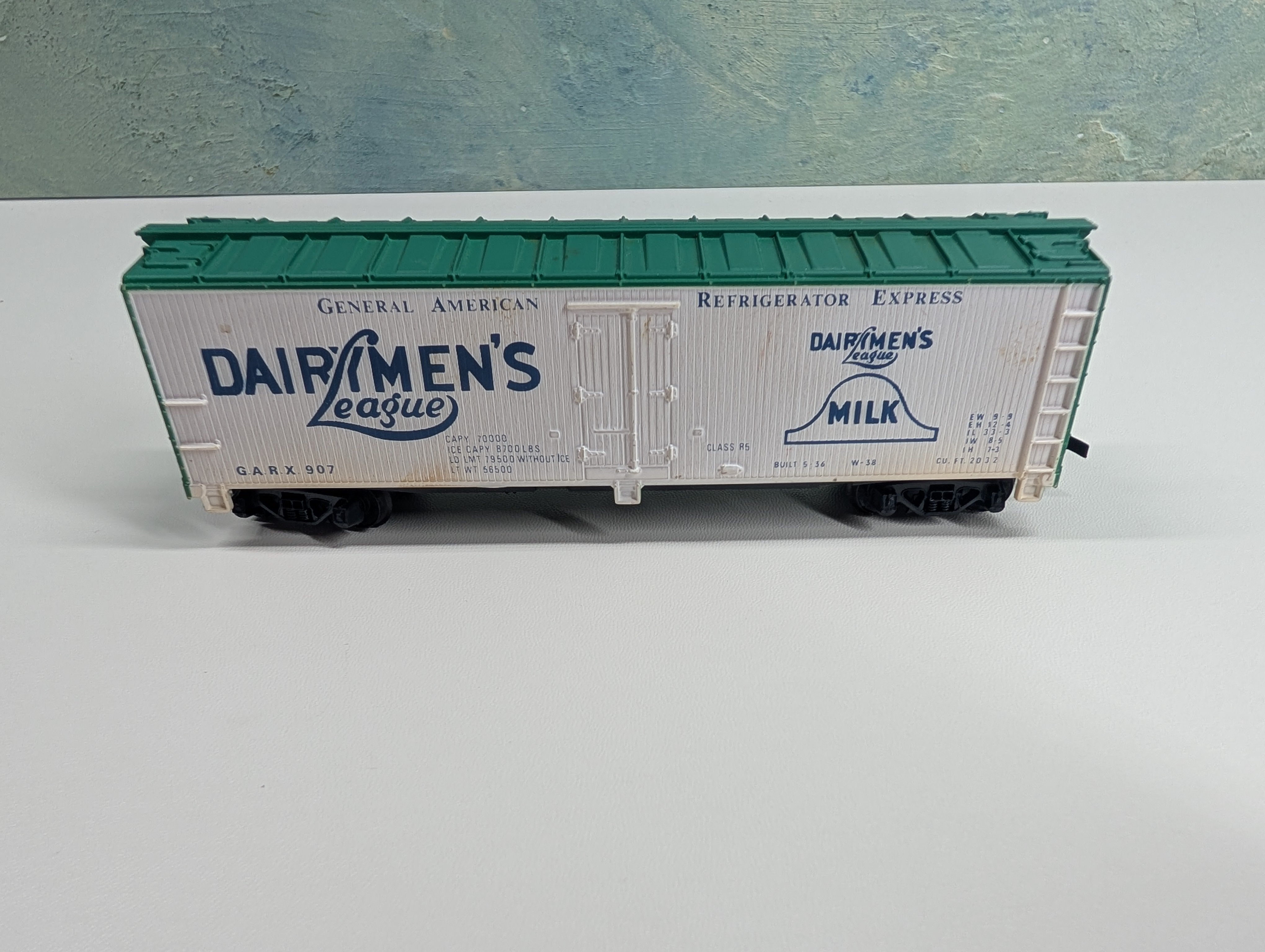 USED Tyco HO Scale 40' Wooden Reefer Box Car Dairymen's League GARX #907