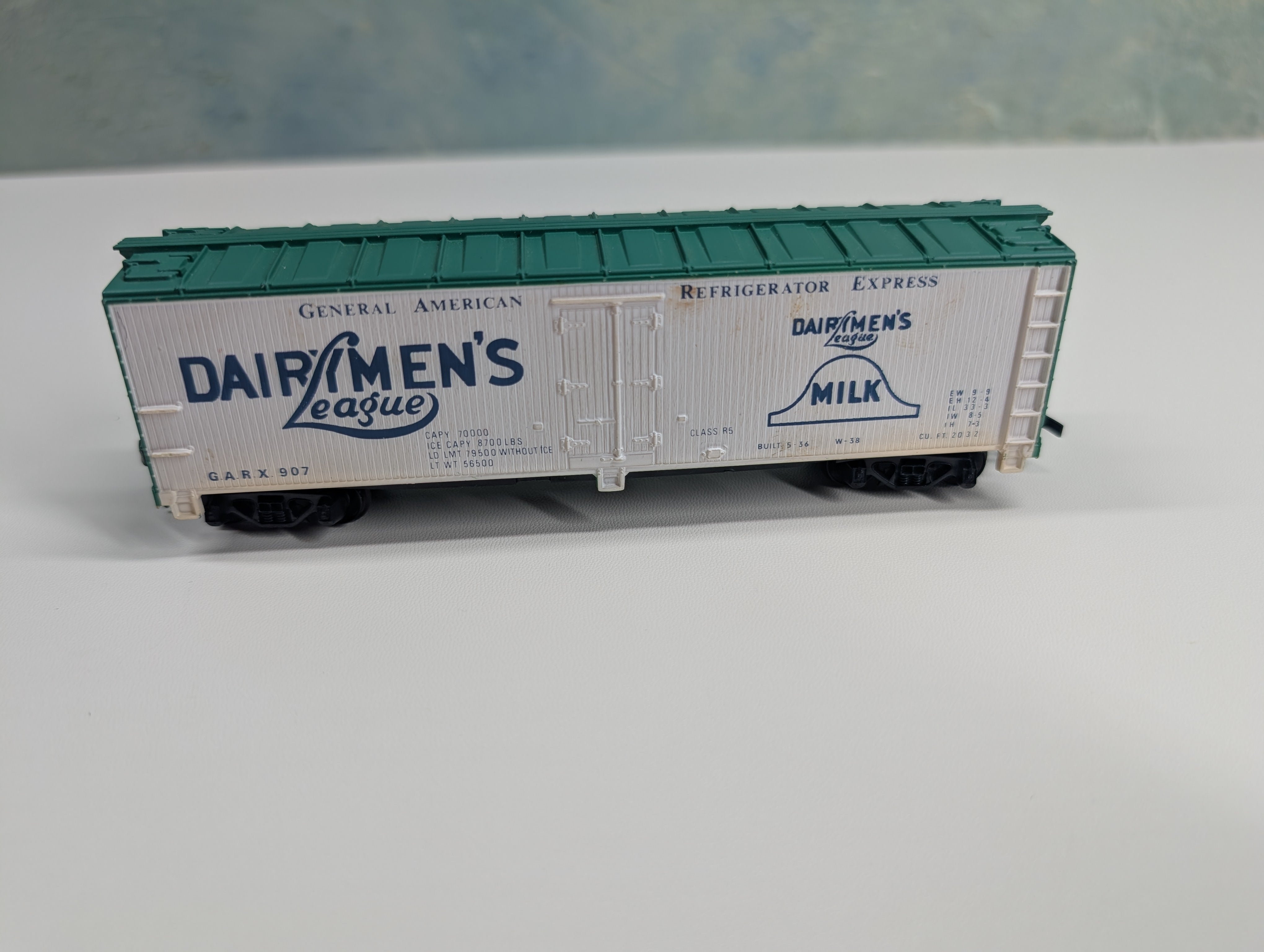 USED Tyco HO Scale 40' Wooden Reefer Box Car Dairymen's League GARX #907