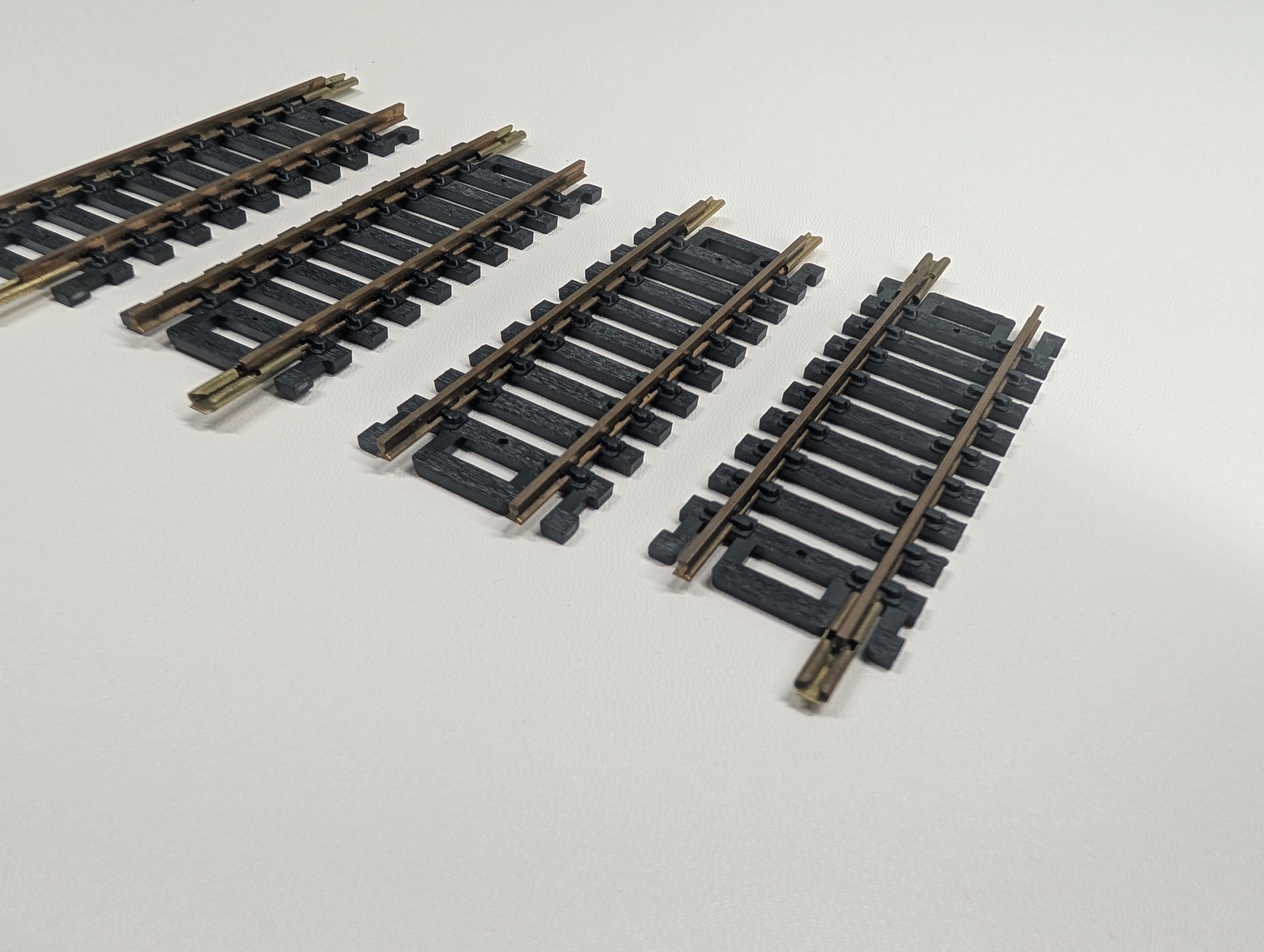 USED Atlas HO Scale 3" Straight, Code 100 Brass Track (4 pcs)