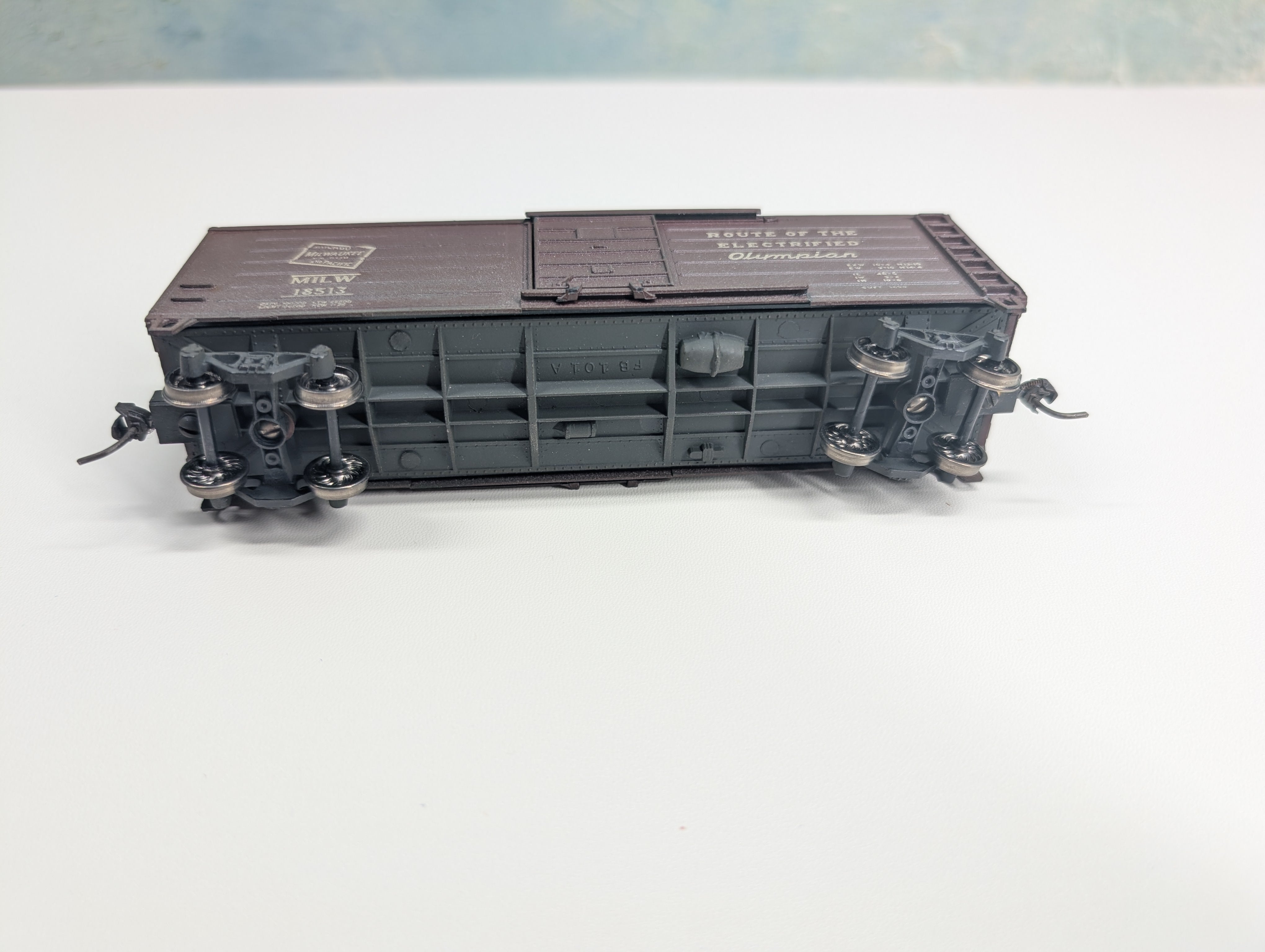USED Roundhouse HO Scale 40' Box Car Milwaukee Road MILW #18513 Weathered