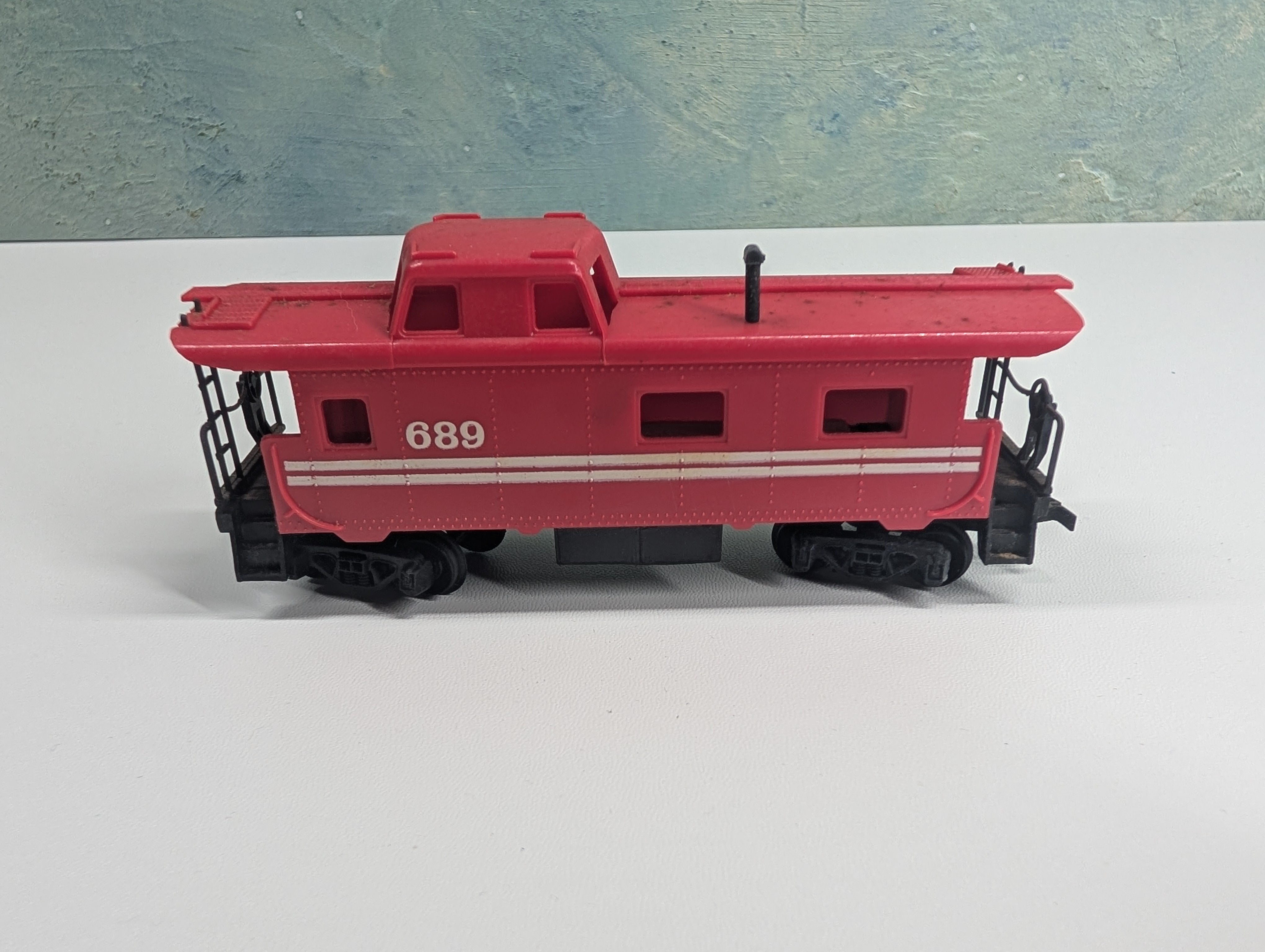 USED Tyco HO Scale Red Caboose 689
