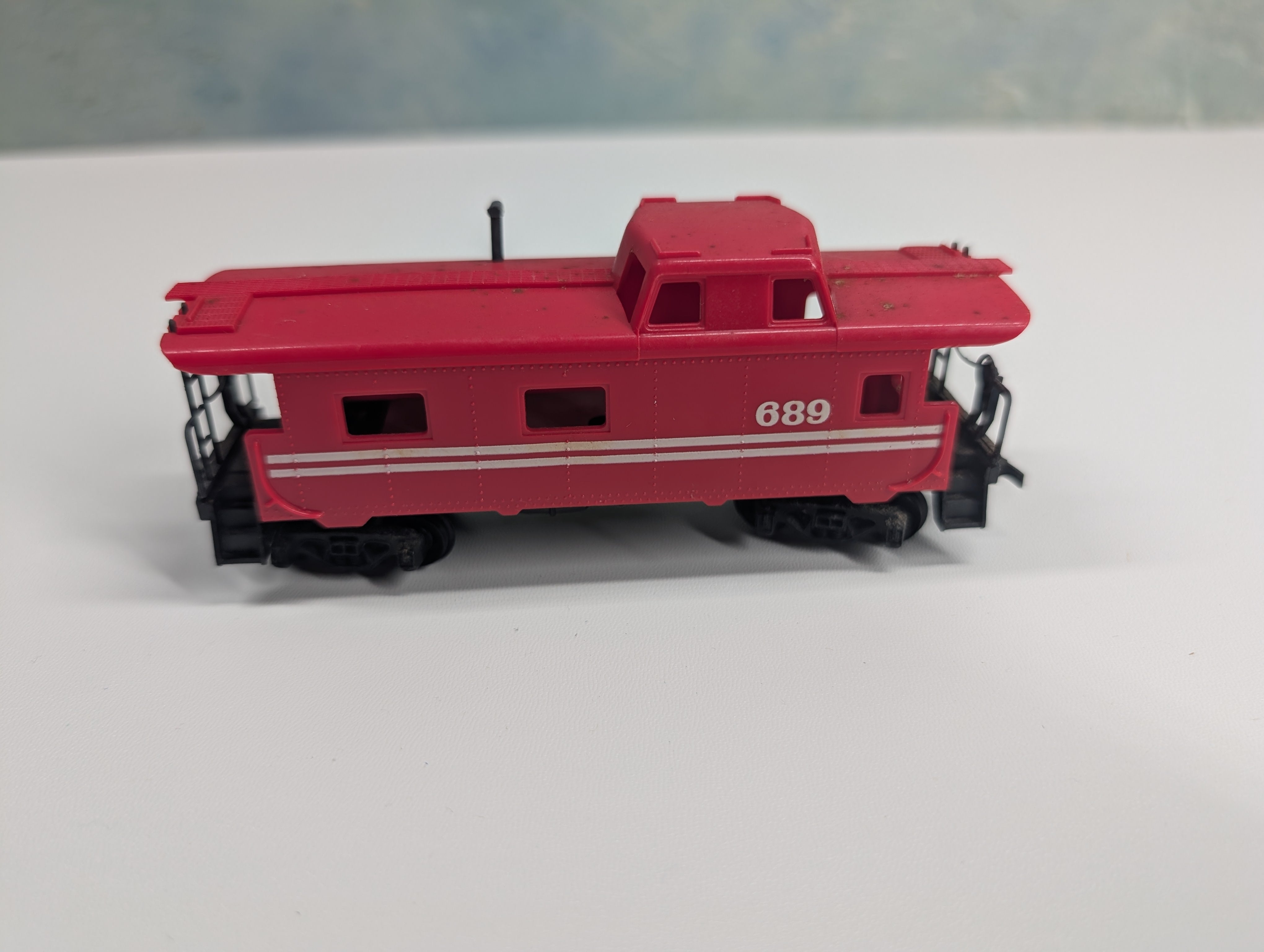 USED Tyco HO Scale Red Caboose 689