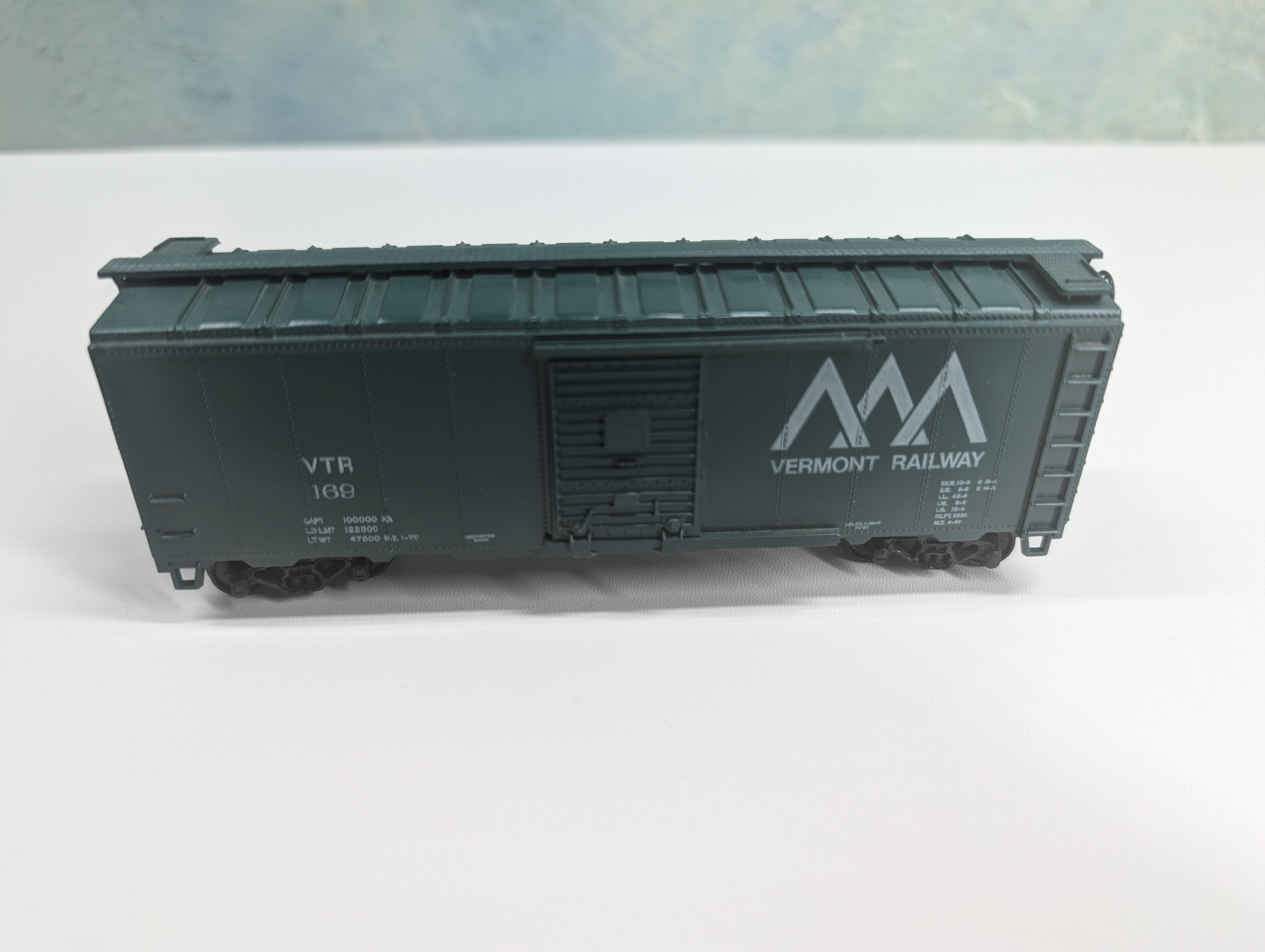 USED Athearn HO Scale 40' Box Car Vermont Railway VTR #169
