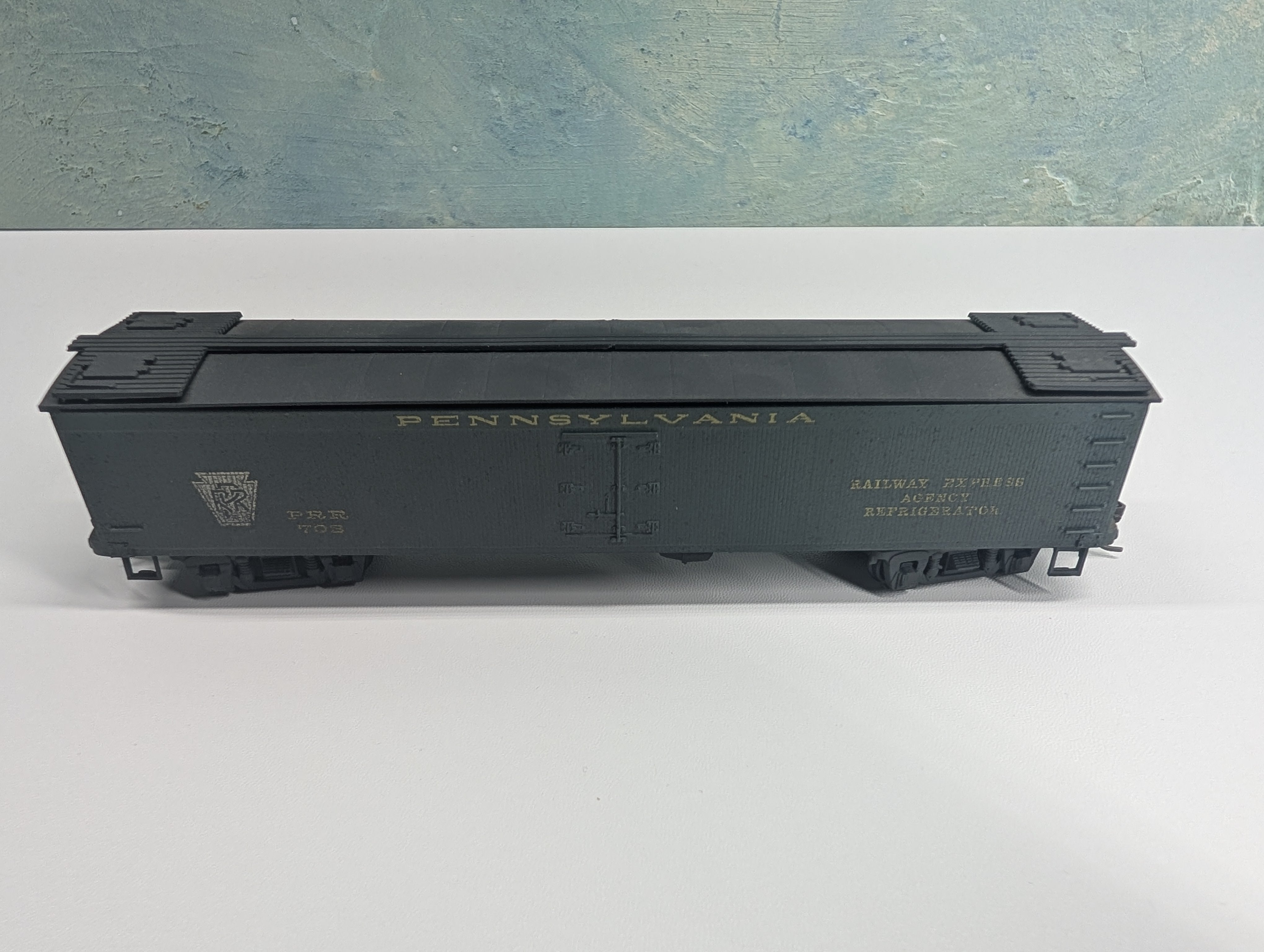 USED Roundhouse HO Scale 50' Express Reefer Pennsylvania PRR #703 Weathered