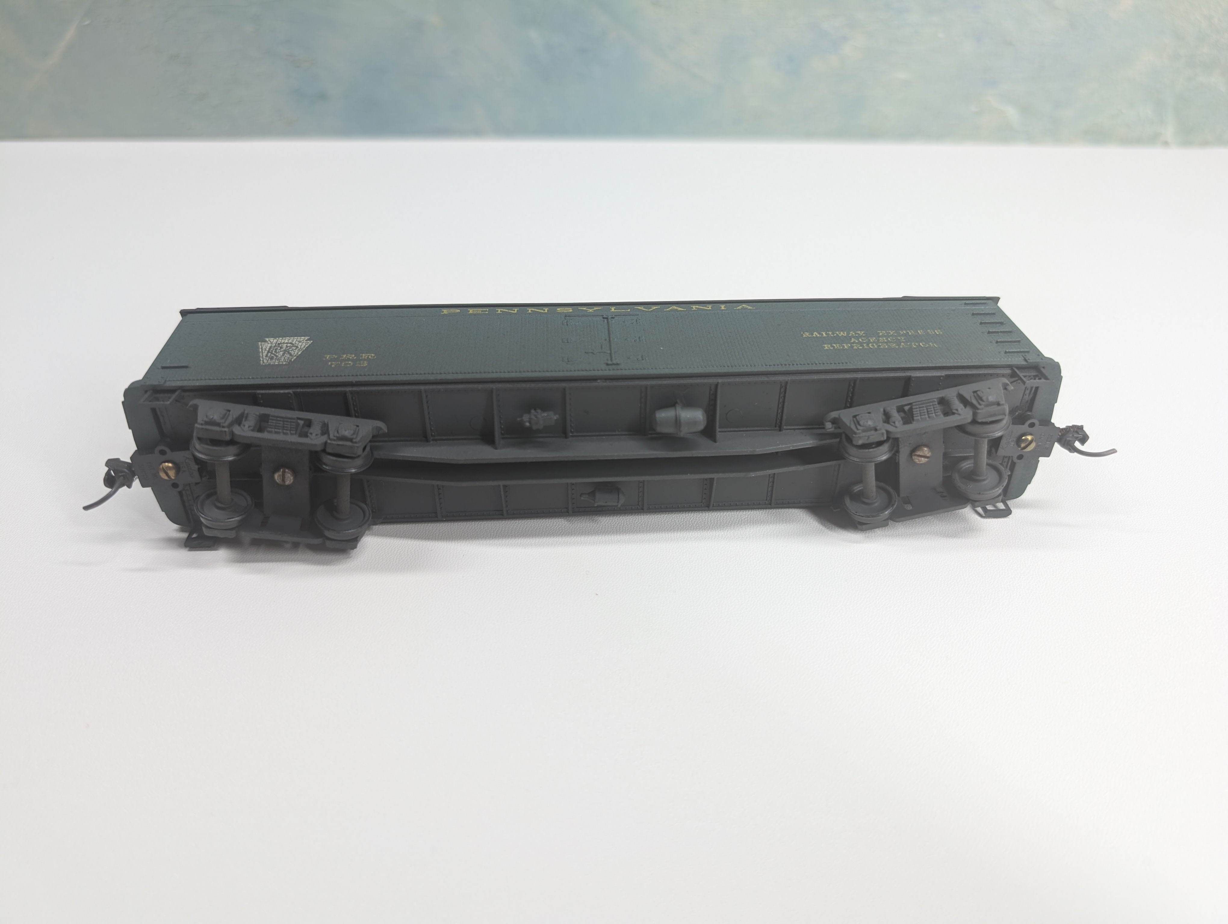 USED Roundhouse HO Scale 50' Express Reefer Pennsylvania PRR #703 Weathered