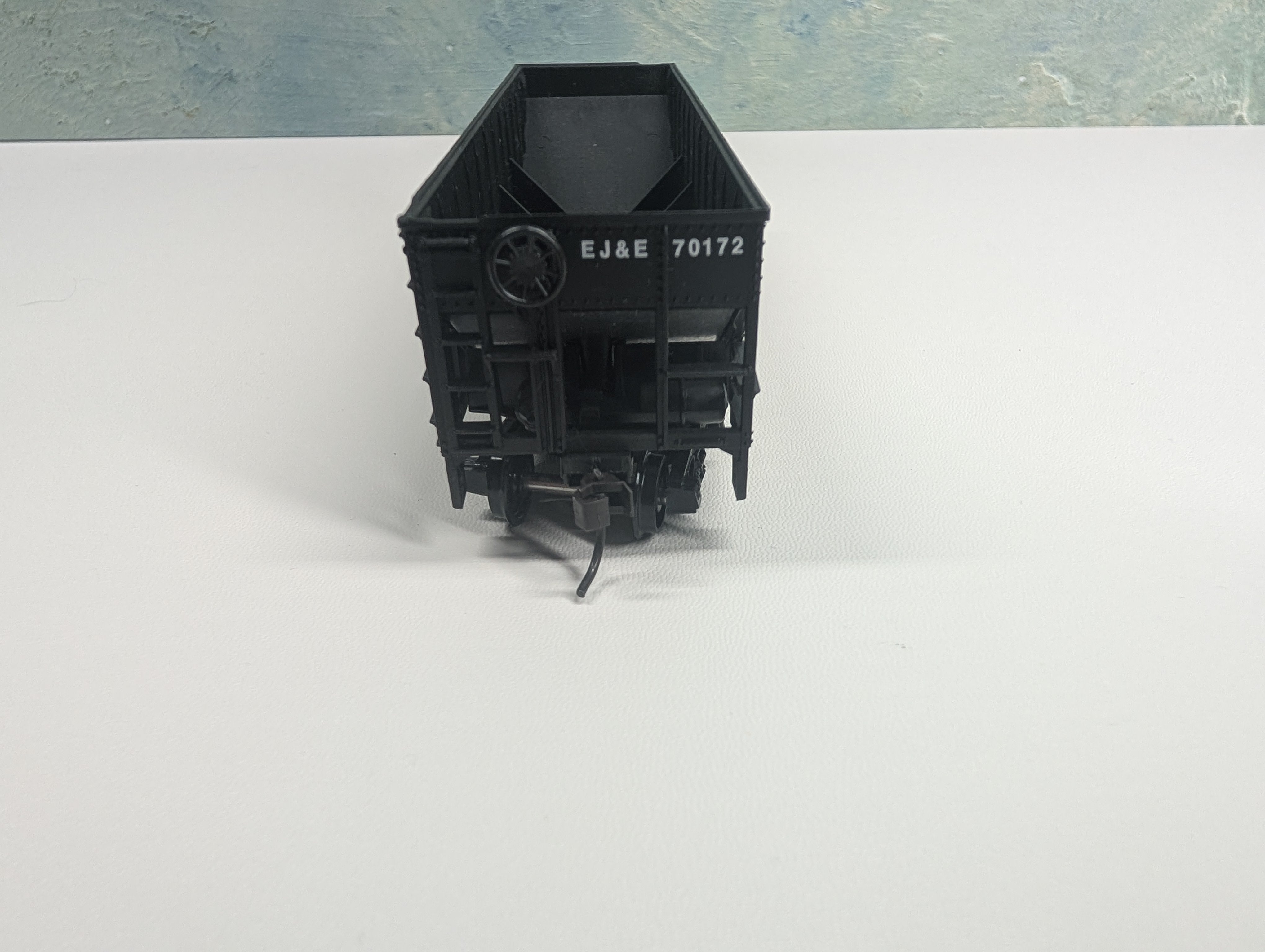 USED Athearn HO Scale Operating Hopper Elgin Joliet & Eastern EJ&E #70172