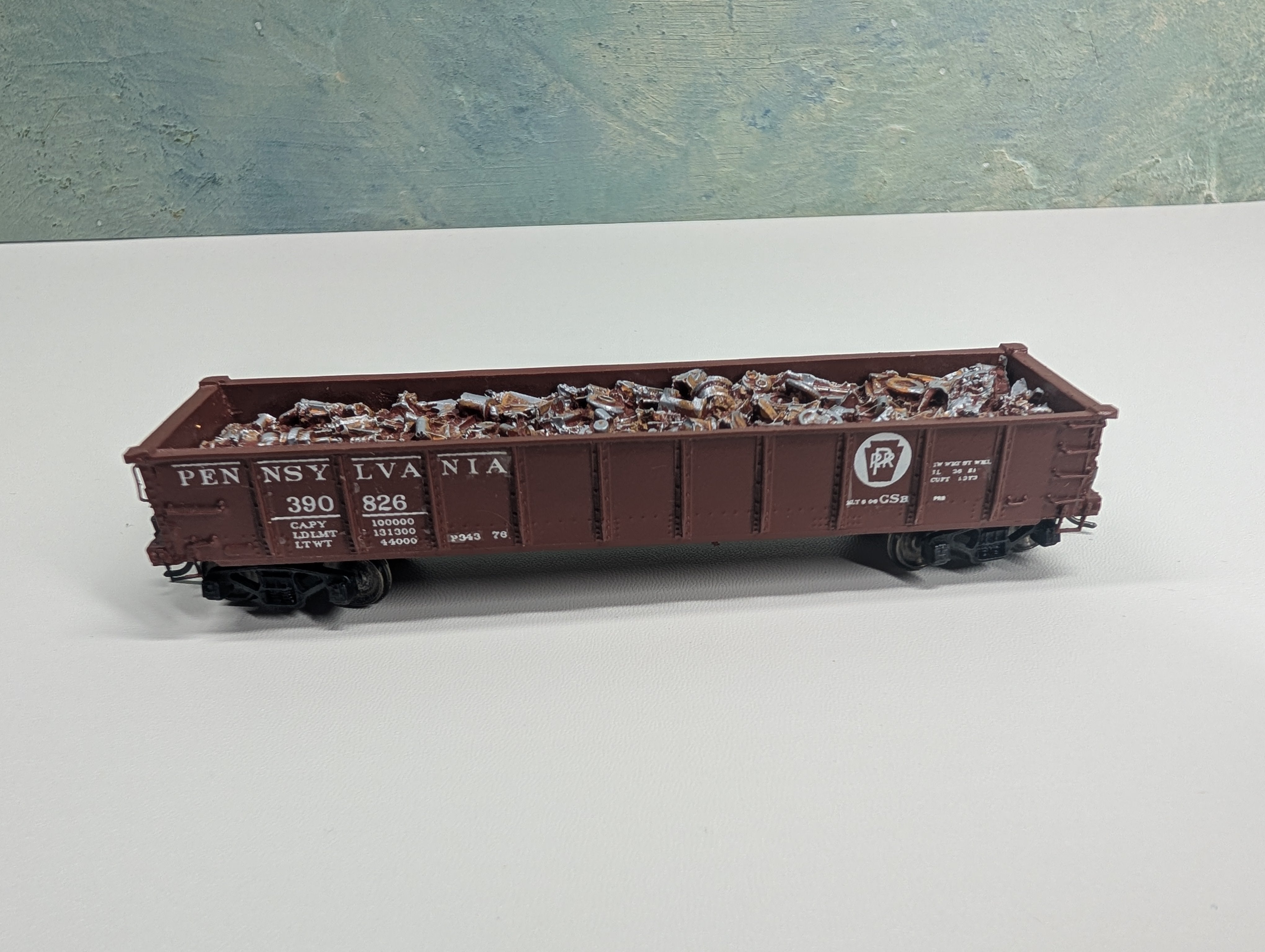 USED Funaro & Camerlengo HO Scale 38' Steel Gondola, Resin Pennsylvania PRR #390826 w/ Scrap Load