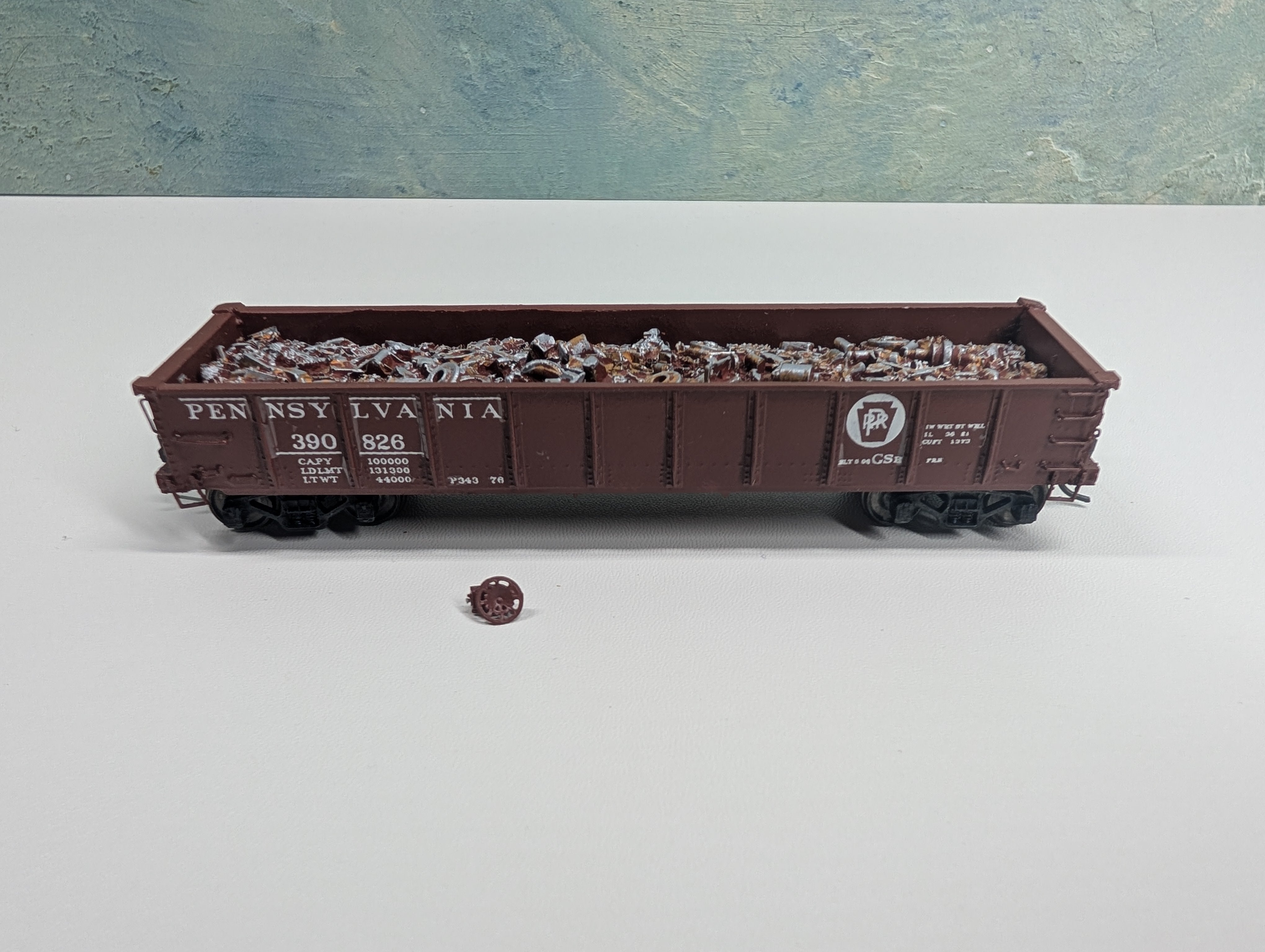 USED Funaro & Camerlengo HO Scale 38' Steel Gondola, Resin Pennsylvania PRR #390826 w/ Scrap Load