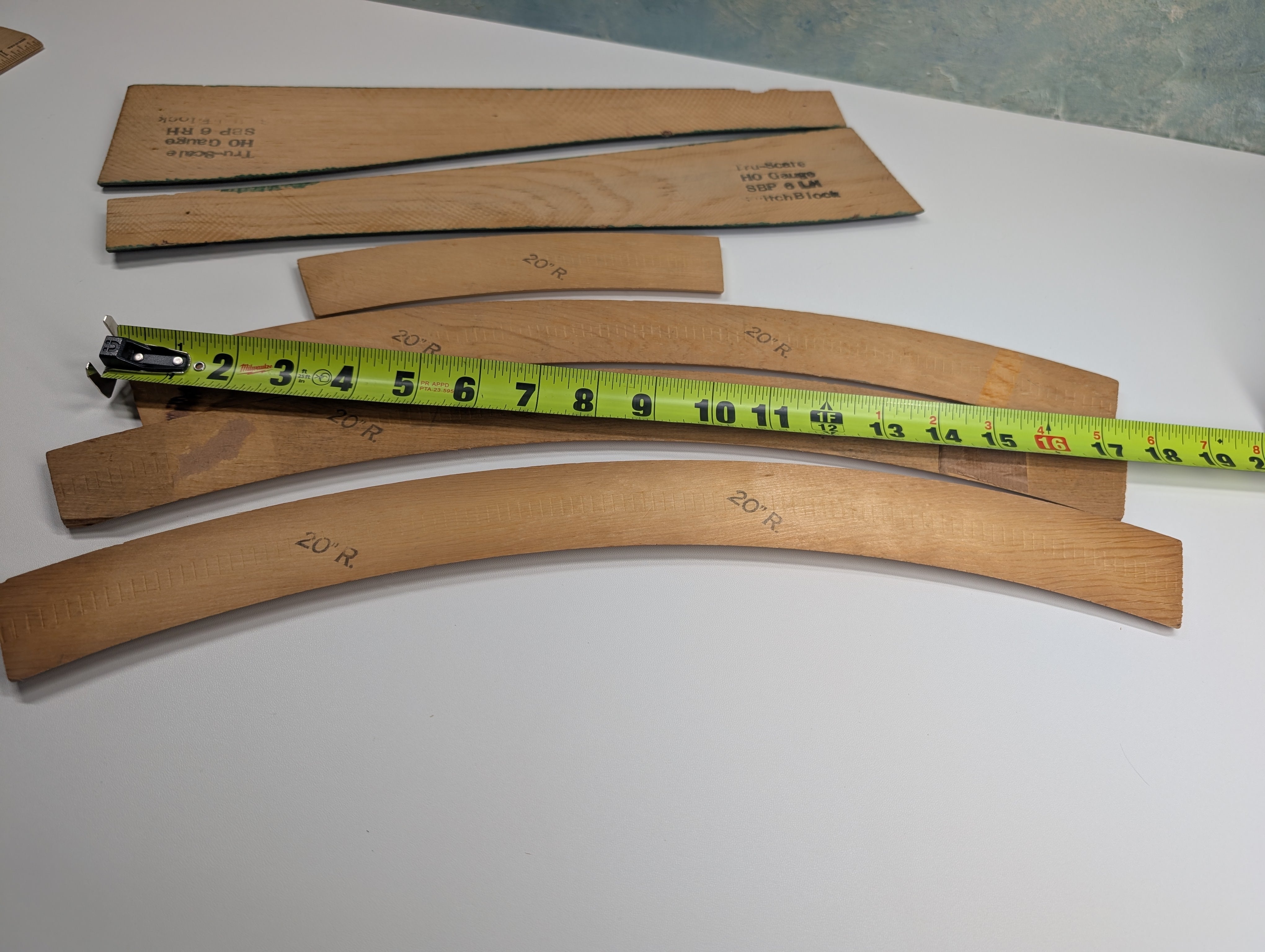 USED TRU SCALE HO Scale Plain Roadbed For 20" Radius Curves & #6 Switches (6 pcs)