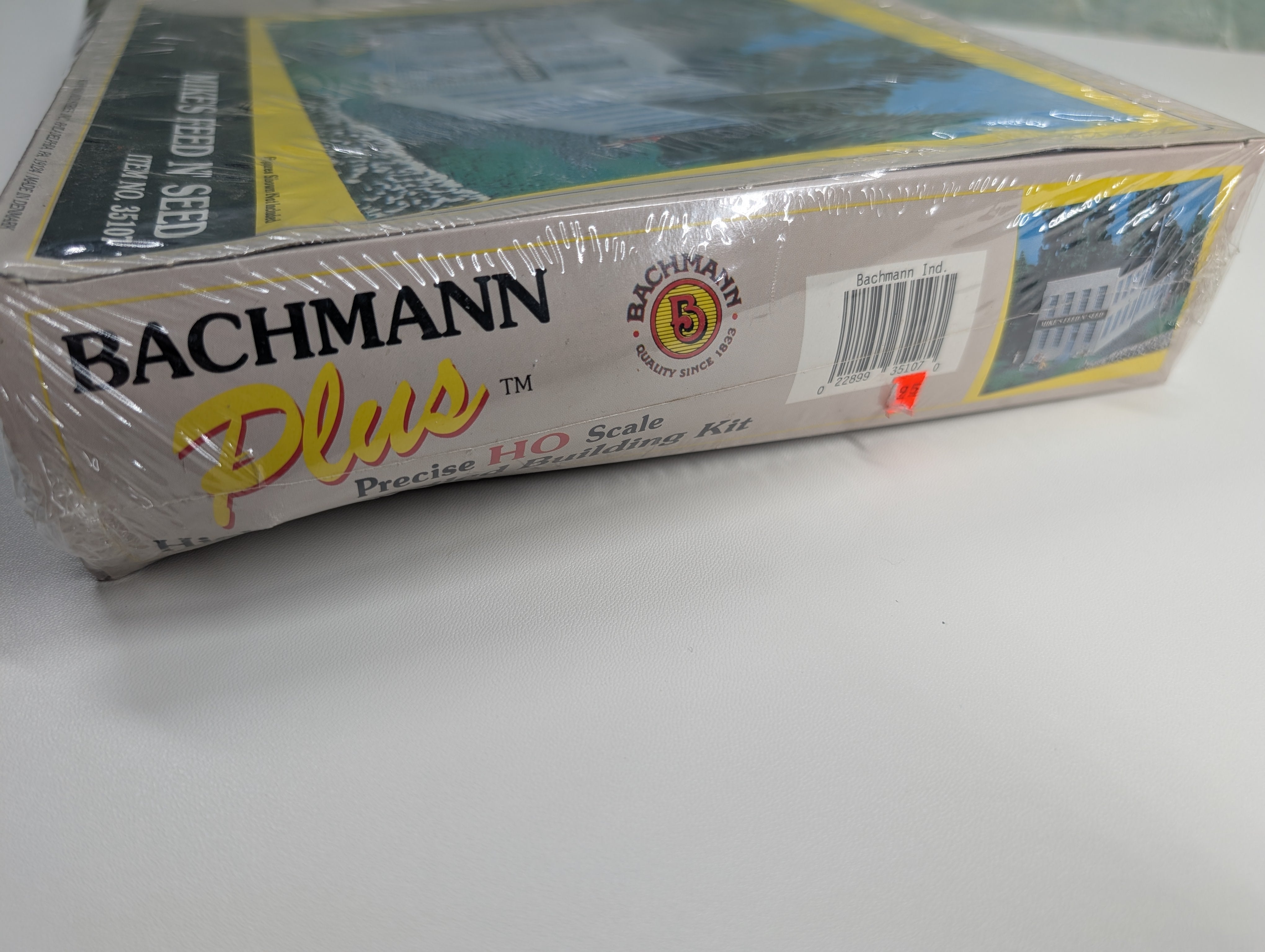 Bachmann 35107 HO Scale Mike's Feed N' Seed KIT