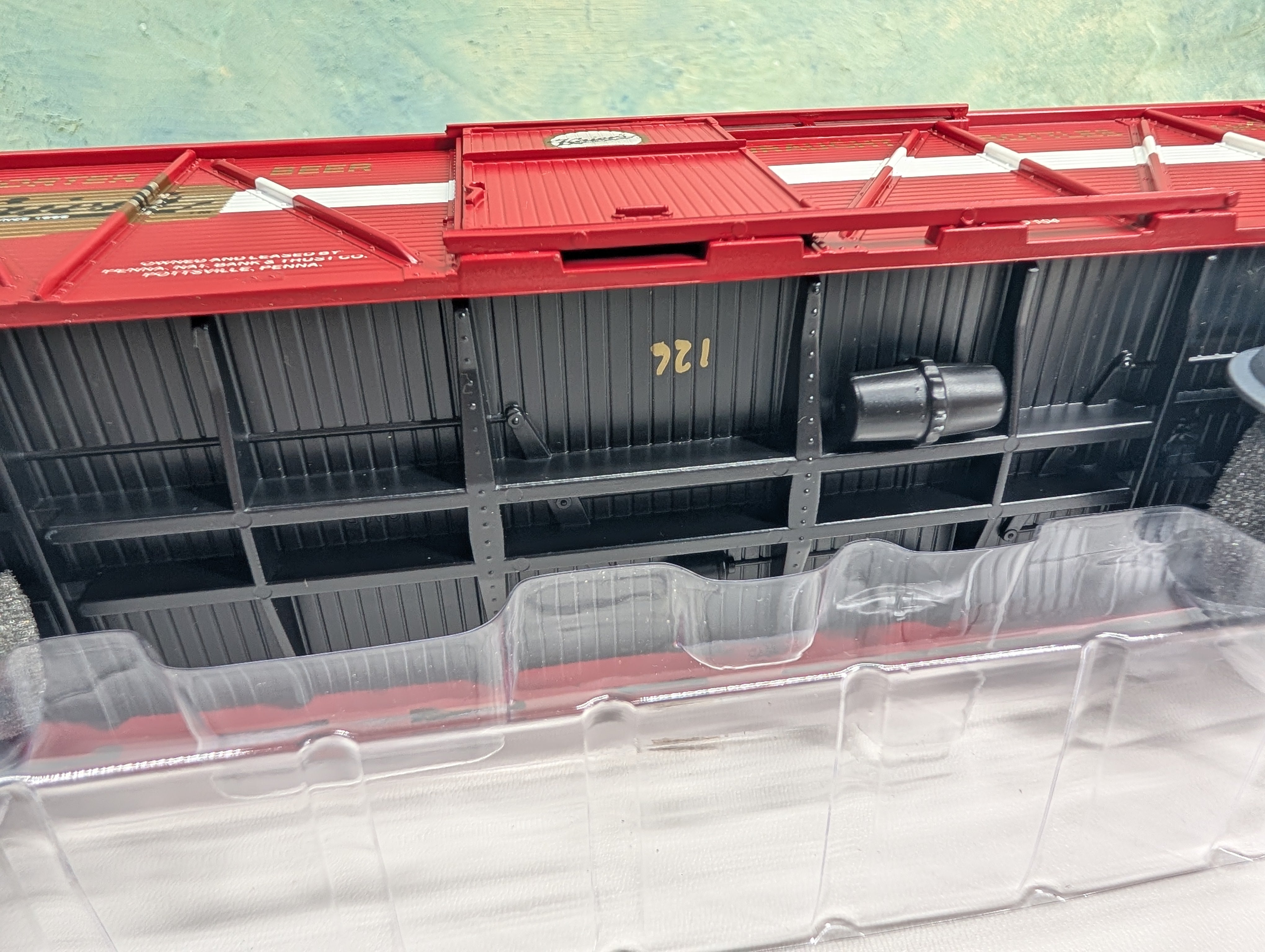 USED Weaver O Outside Braced Box Car Kaier's Beer RDG #200602