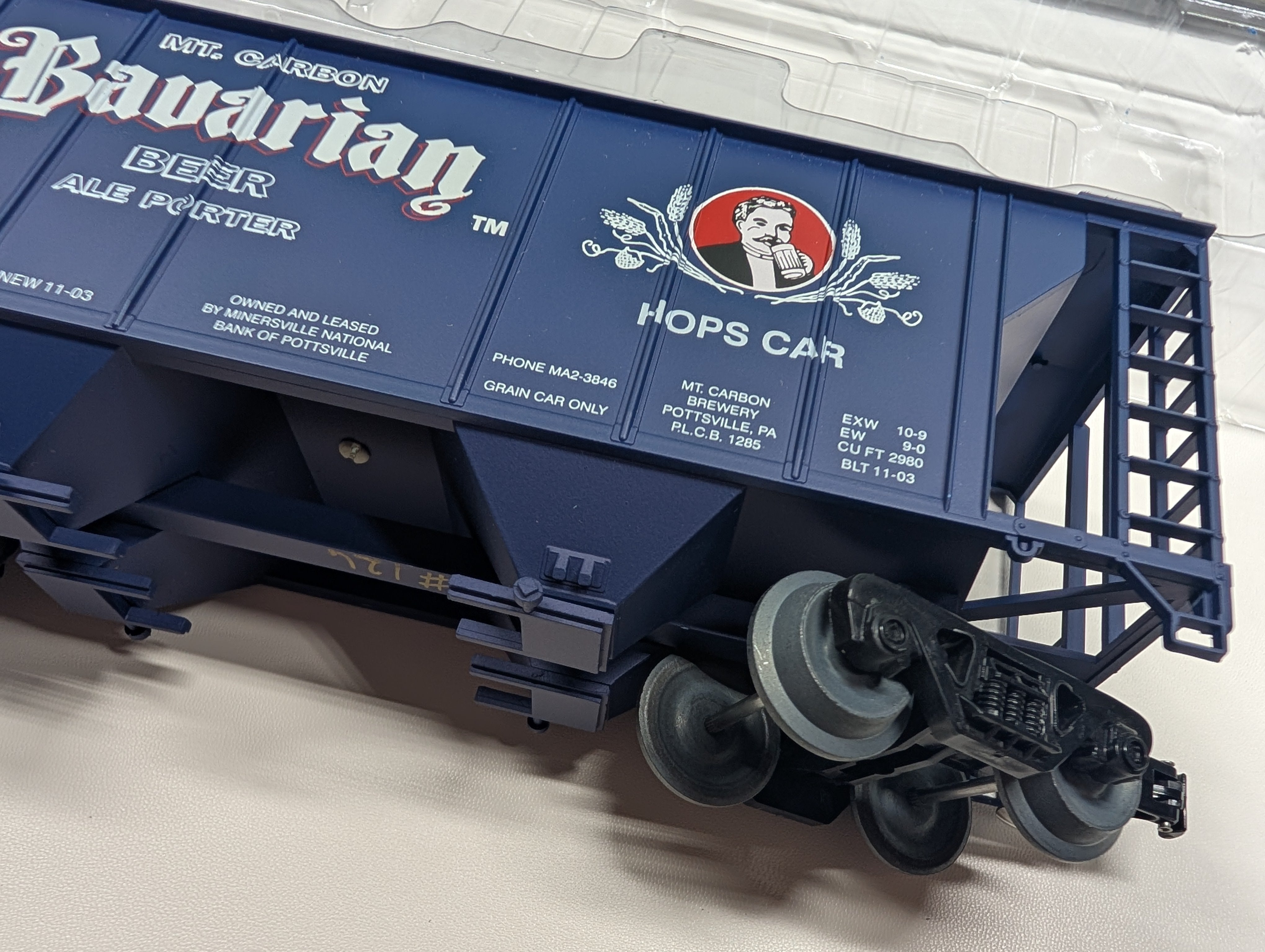 USED Weaver O PS-2 Covered Hopper Bavarian Beer RDG #2004 Mt. Carbon