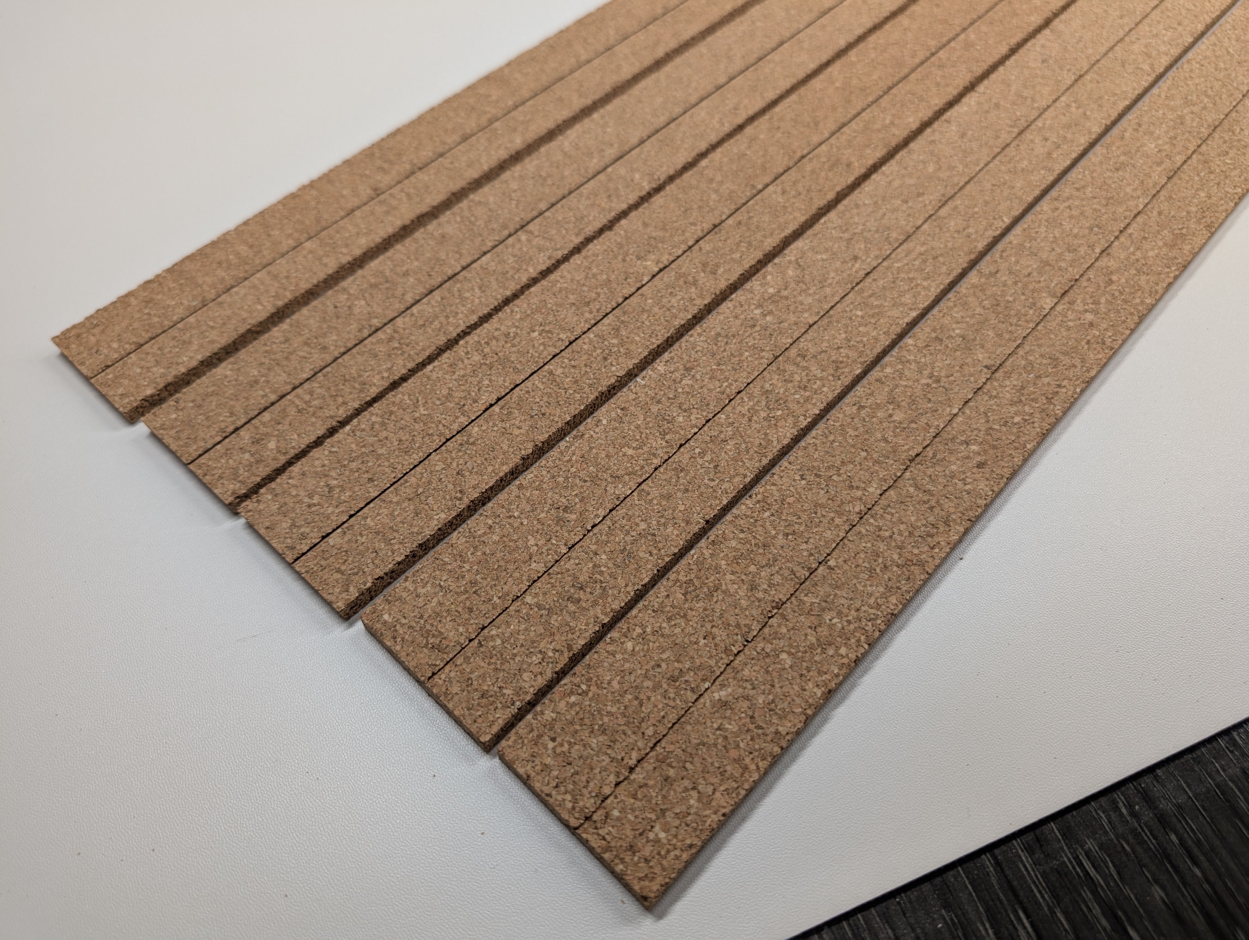 Atlas 70000251 HO Scale Cork Roadbed, 3' Long (5 pcs)