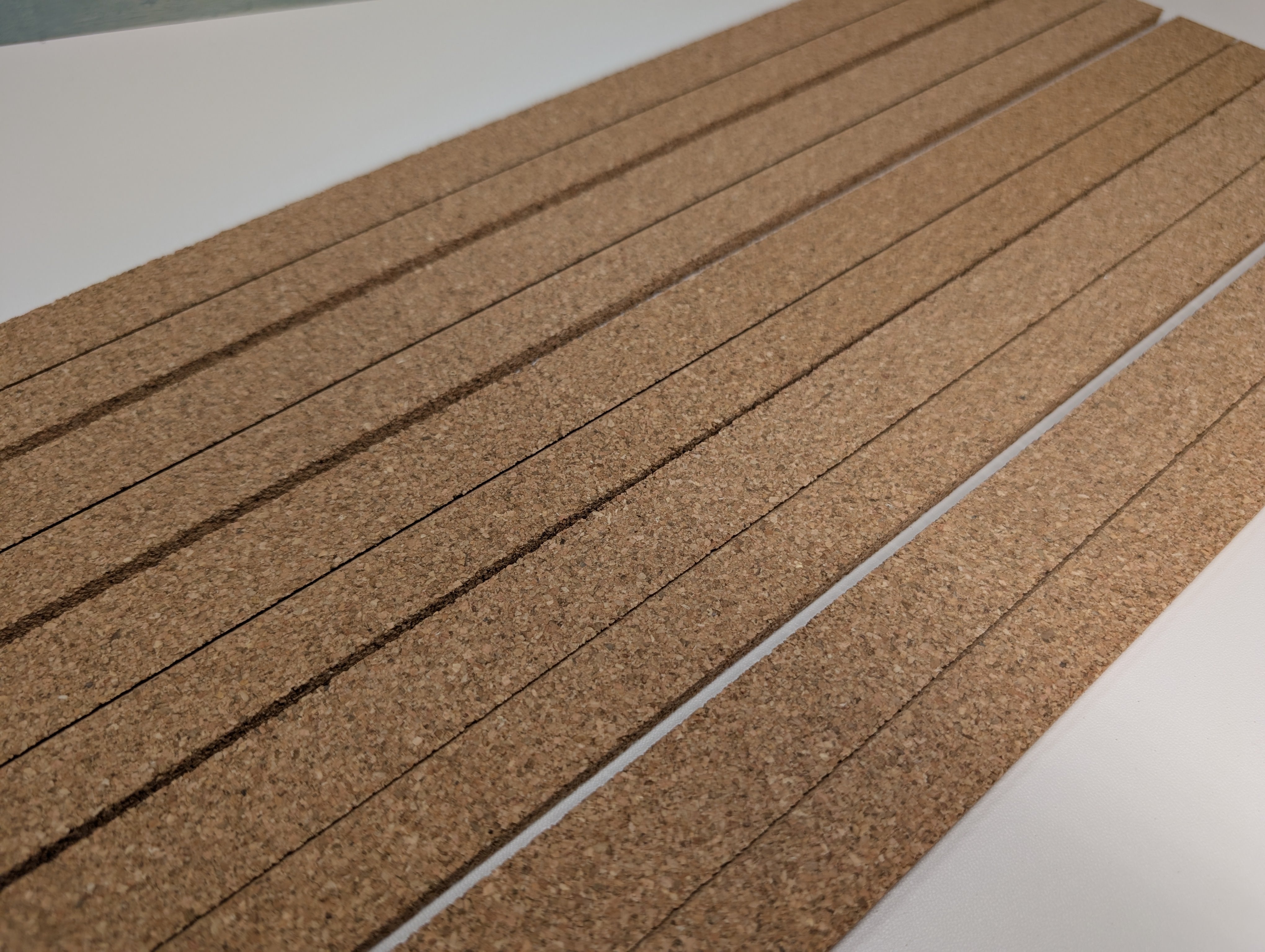 Atlas 70000251 HO Scale Cork Roadbed, 3' Long (5 pcs)