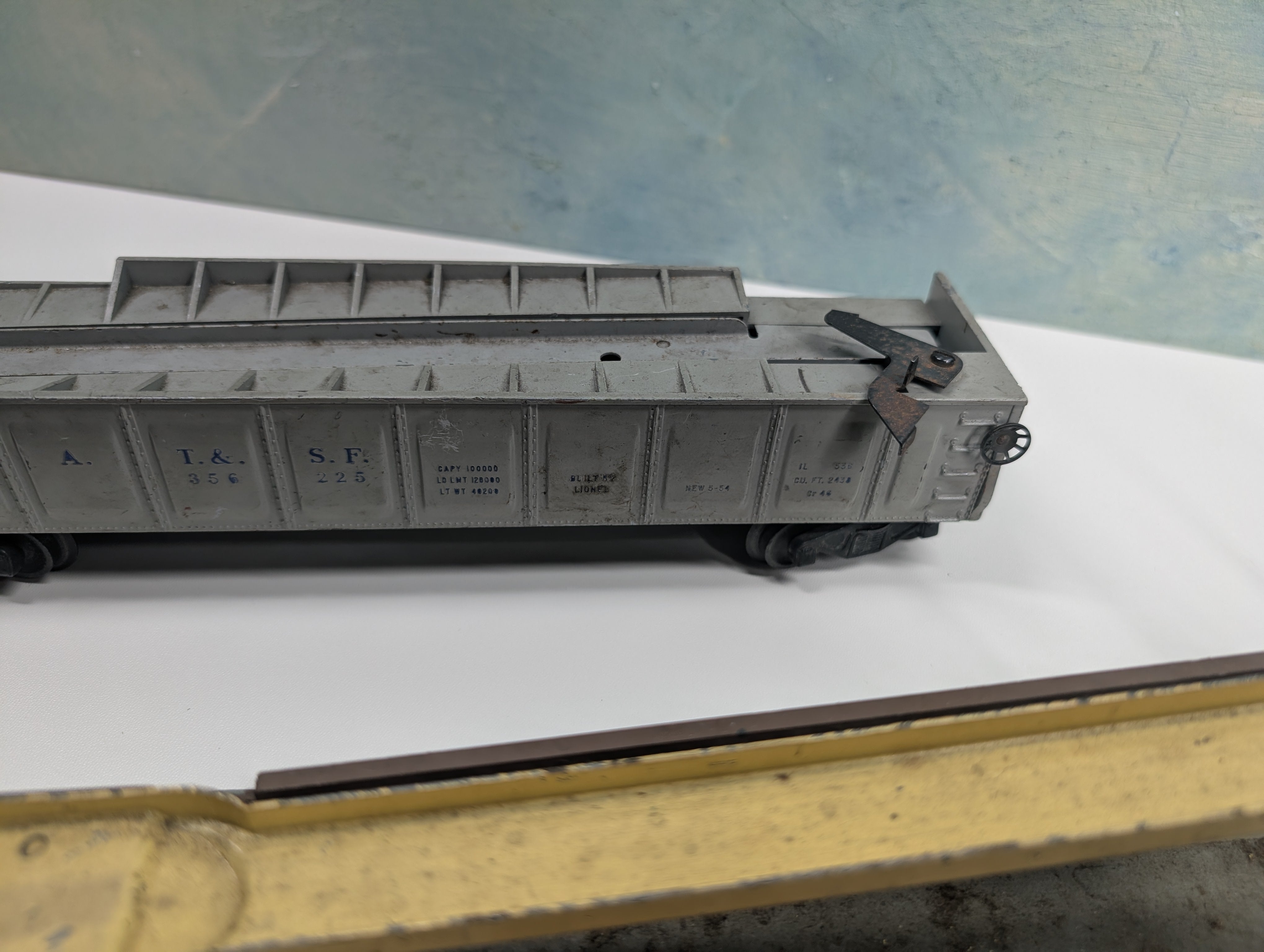 USED Lionel 362 O Vintage Operating Barrel Loader (untested)