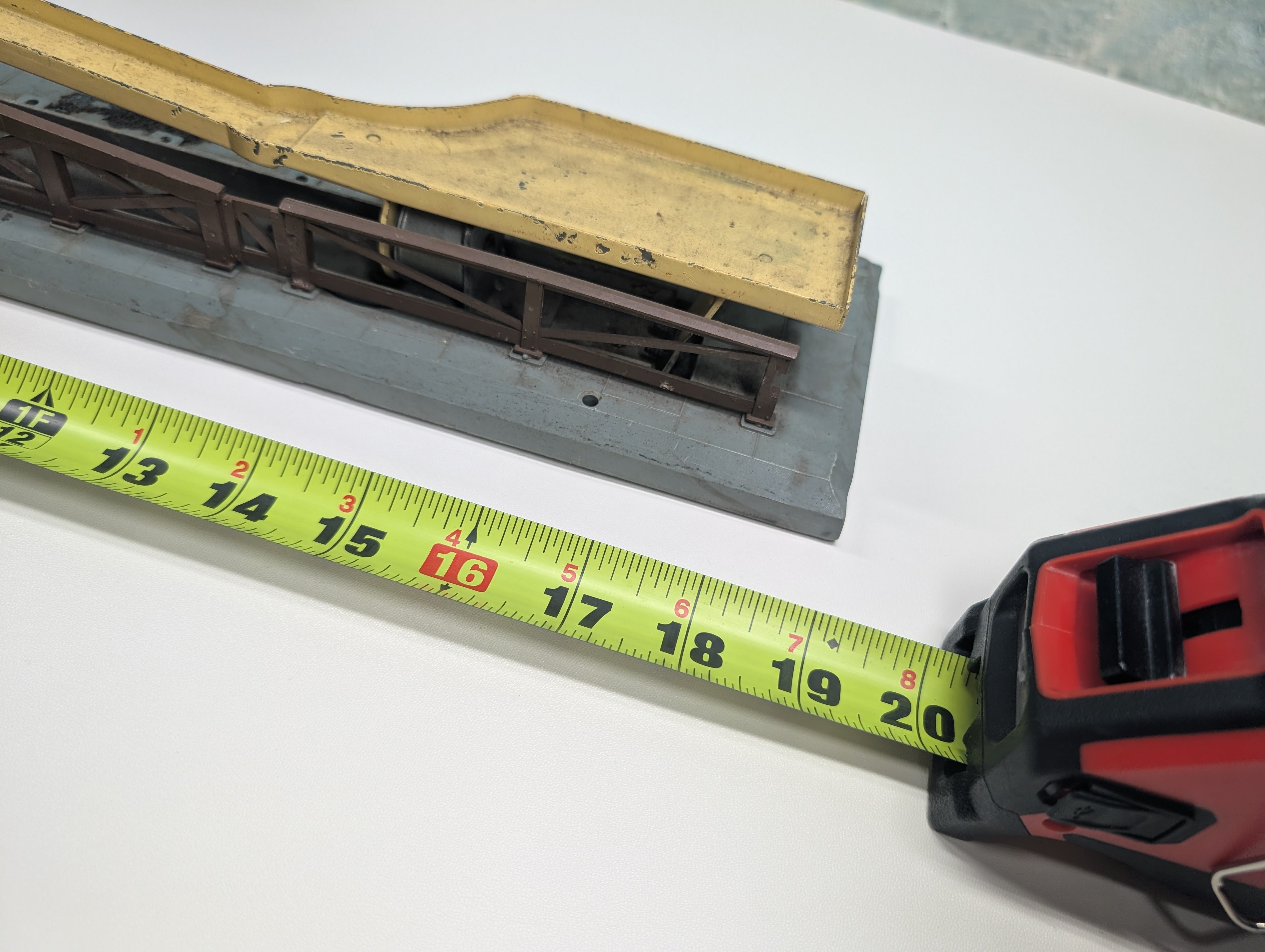 USED Lionel 362 O Vintage Operating Barrel Loader (untested)