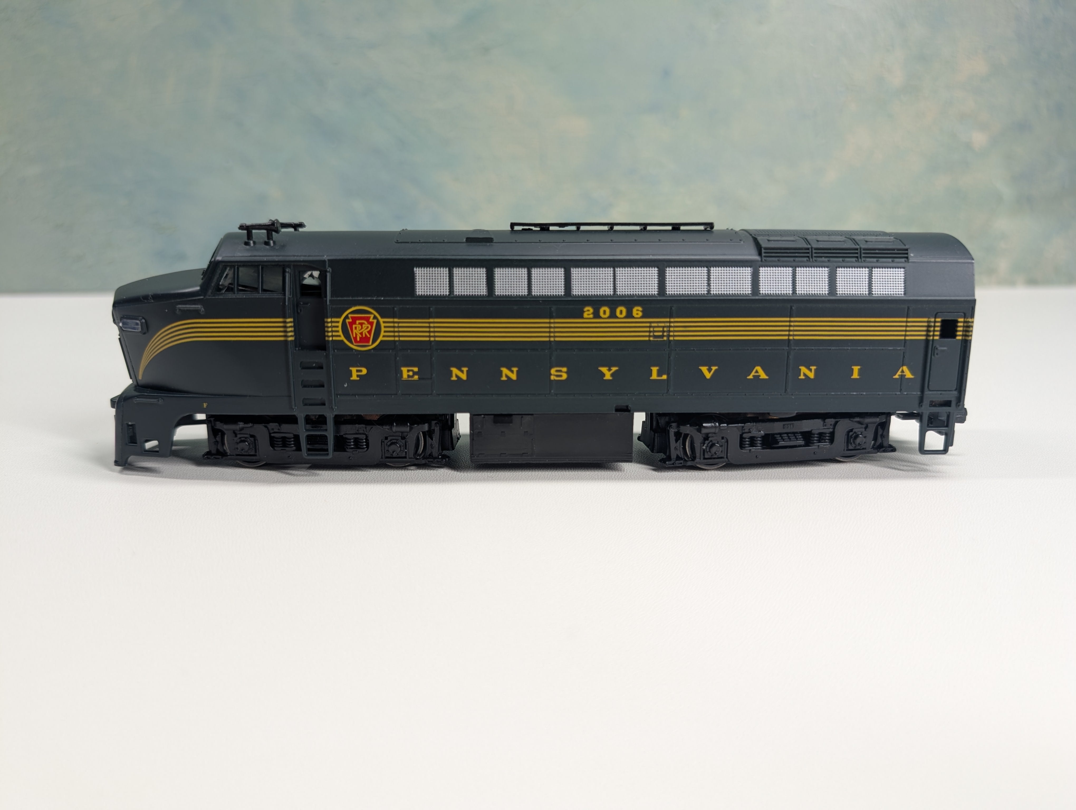 USED E-R Models HO Scale Sharknose Diesel Locomotive 5 Stripe Pennsylvania PRR #2006 Runs Great DC