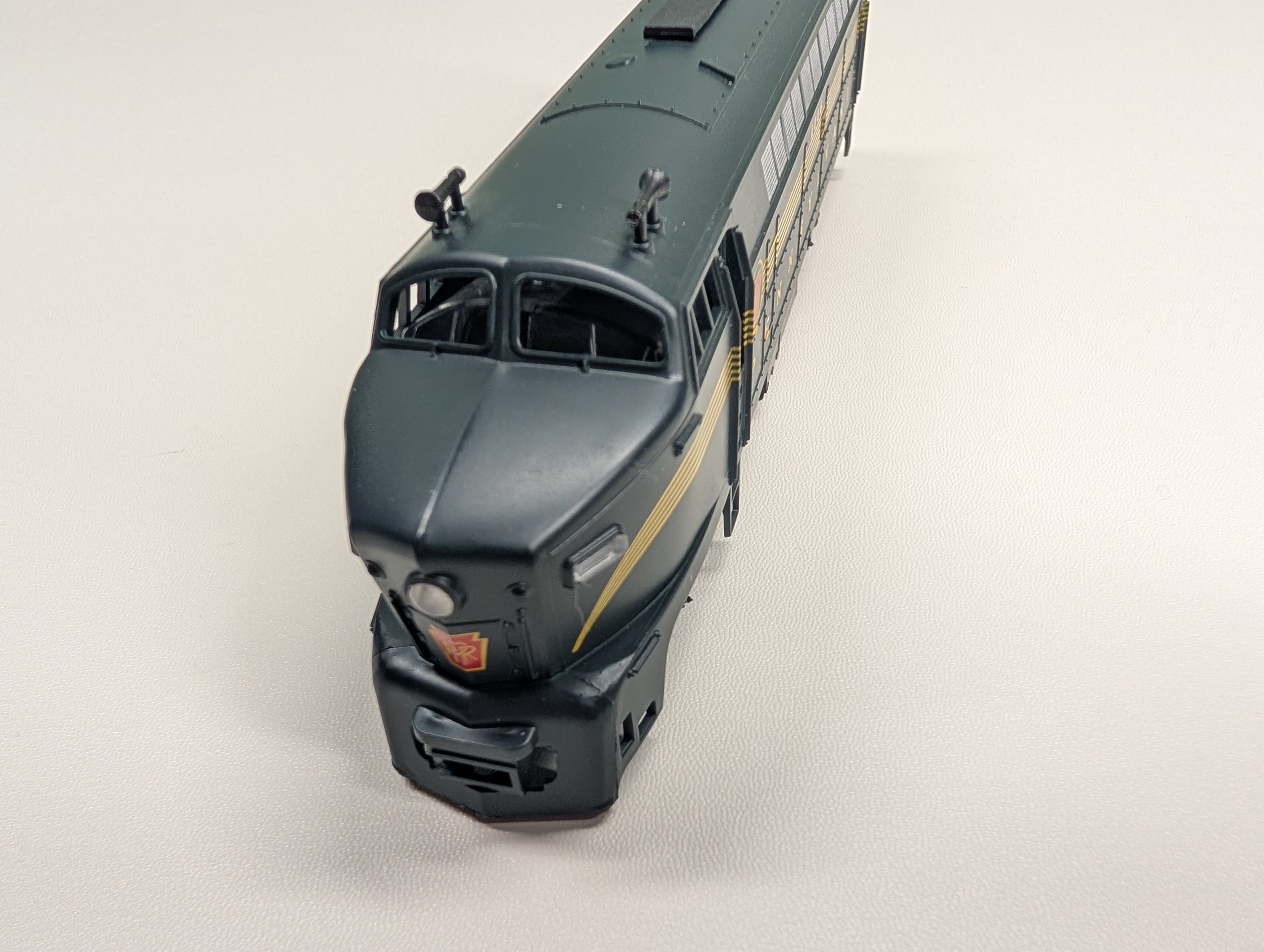 USED E-R Models HO Scale Sharknose Diesel Locomotive 5 Stripe Pennsylvania PRR #2006 Runs Great DC