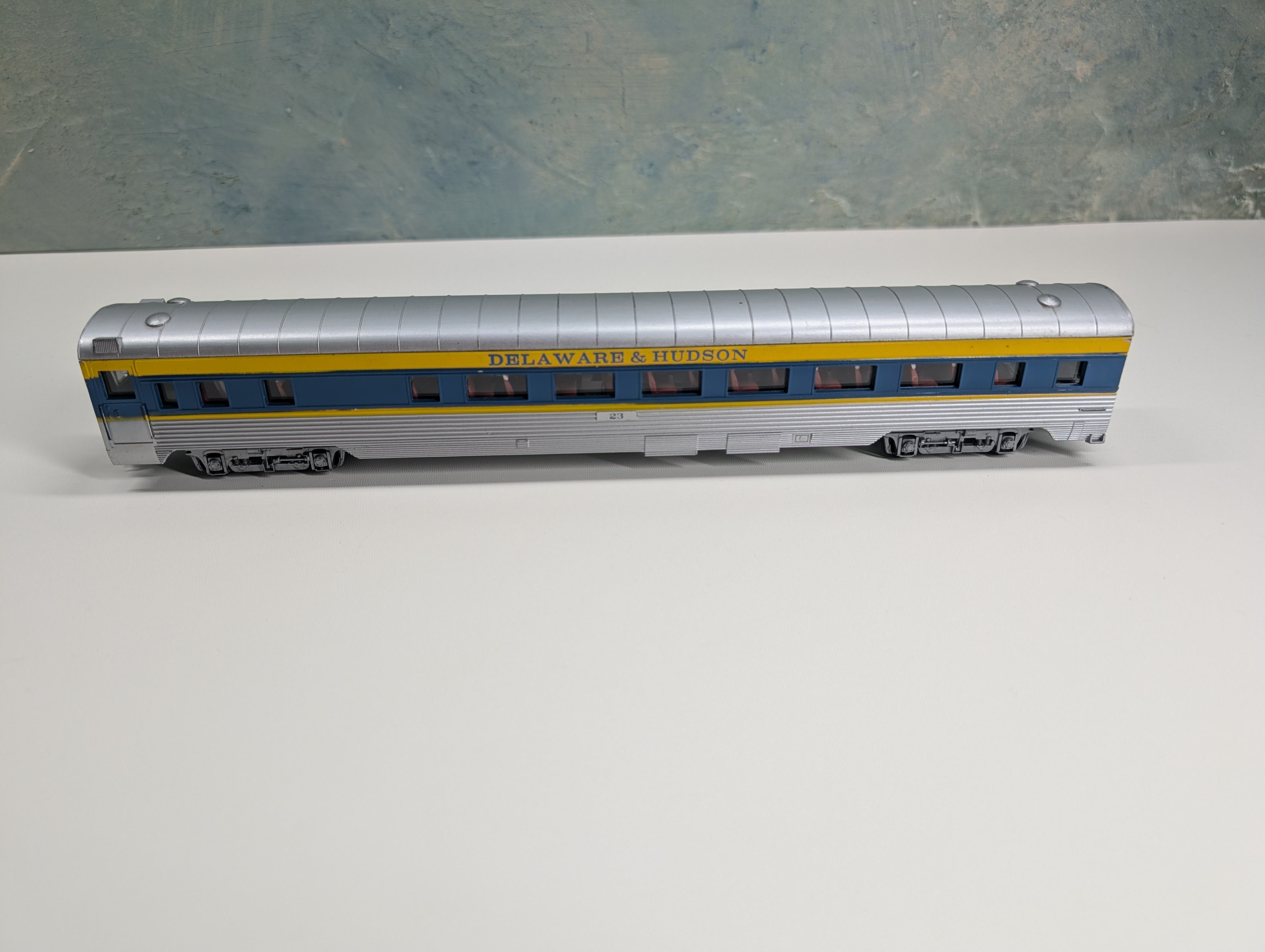 USED Con-Cor HO Scale Coach Passenger Car Delaware and Hudson #23