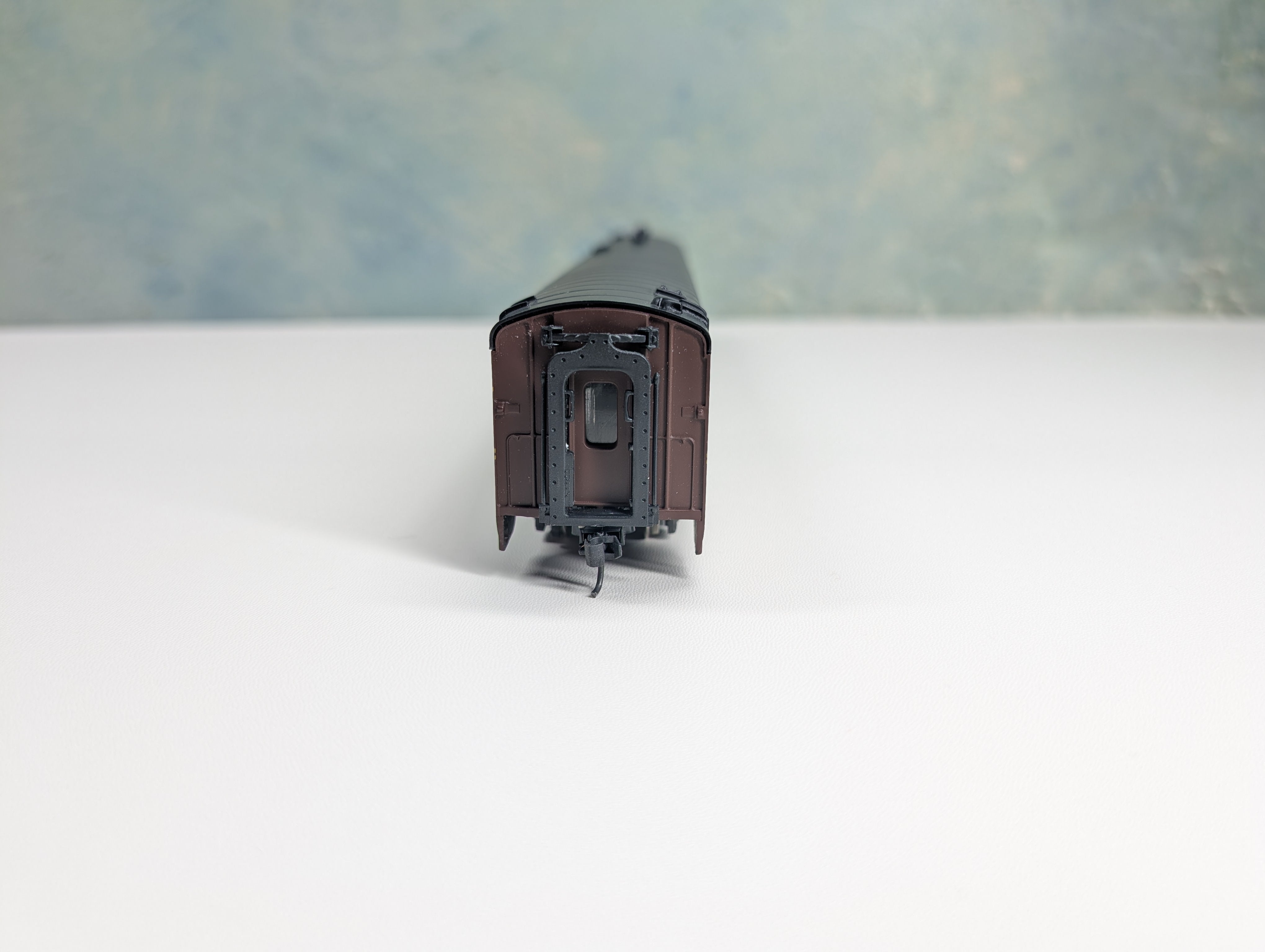 USED IHC HO Scale Smooth Side Dining Passenger Car Pennsylvania #8020