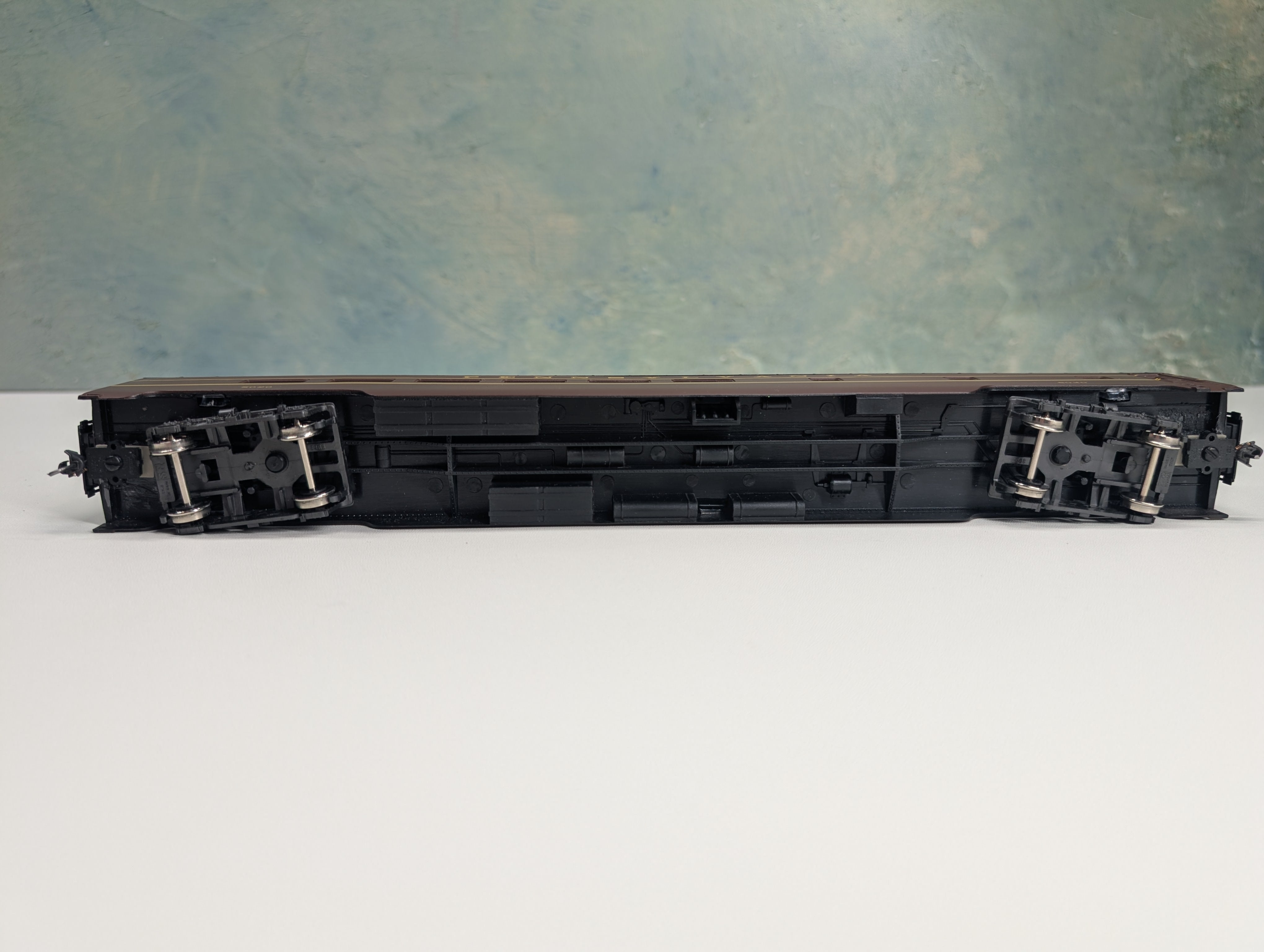 USED IHC HO Scale Smooth Side Dining Passenger Car Pennsylvania #8020