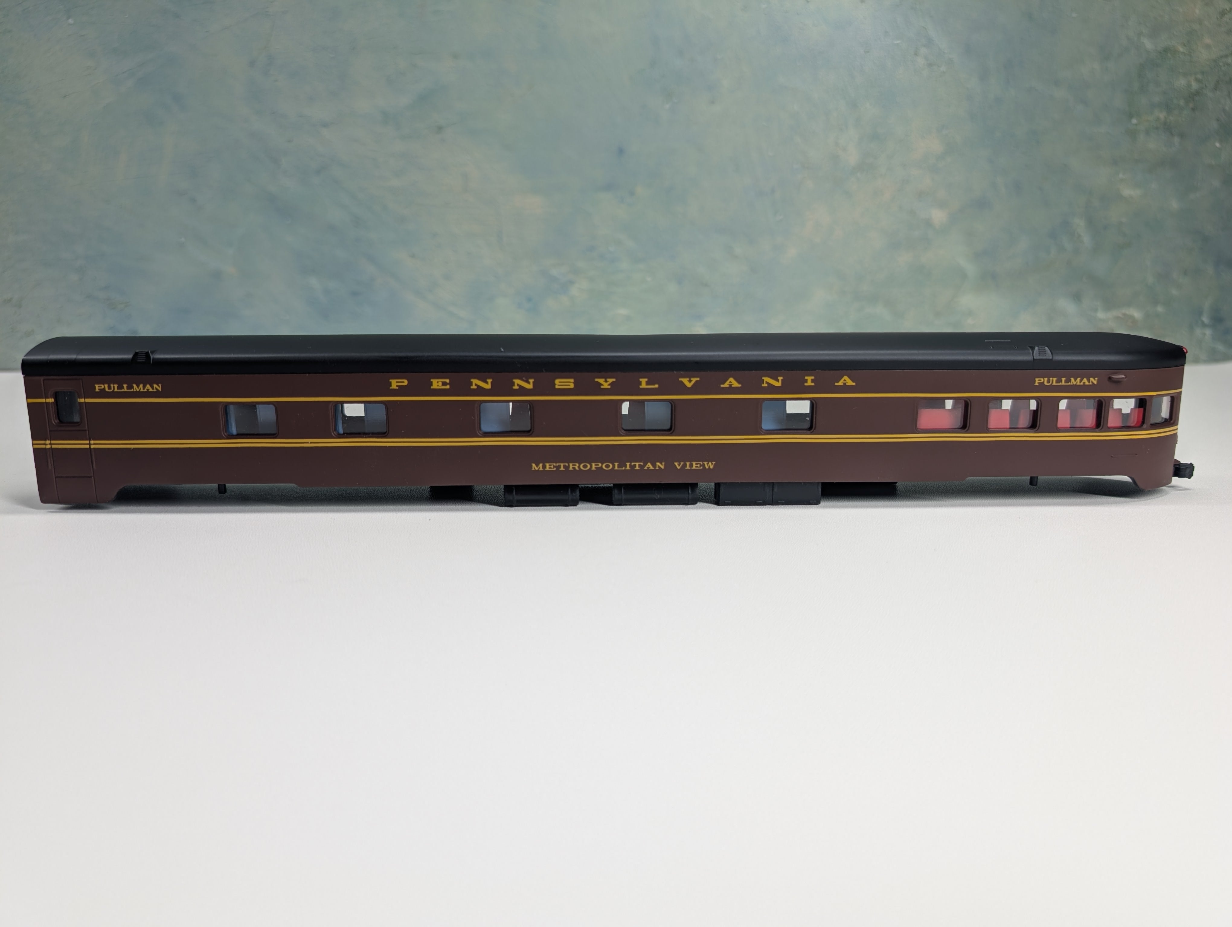 USED IHC HO Scale Smooth Side Observation Passenger Car Pennsylvania Metropolitan View