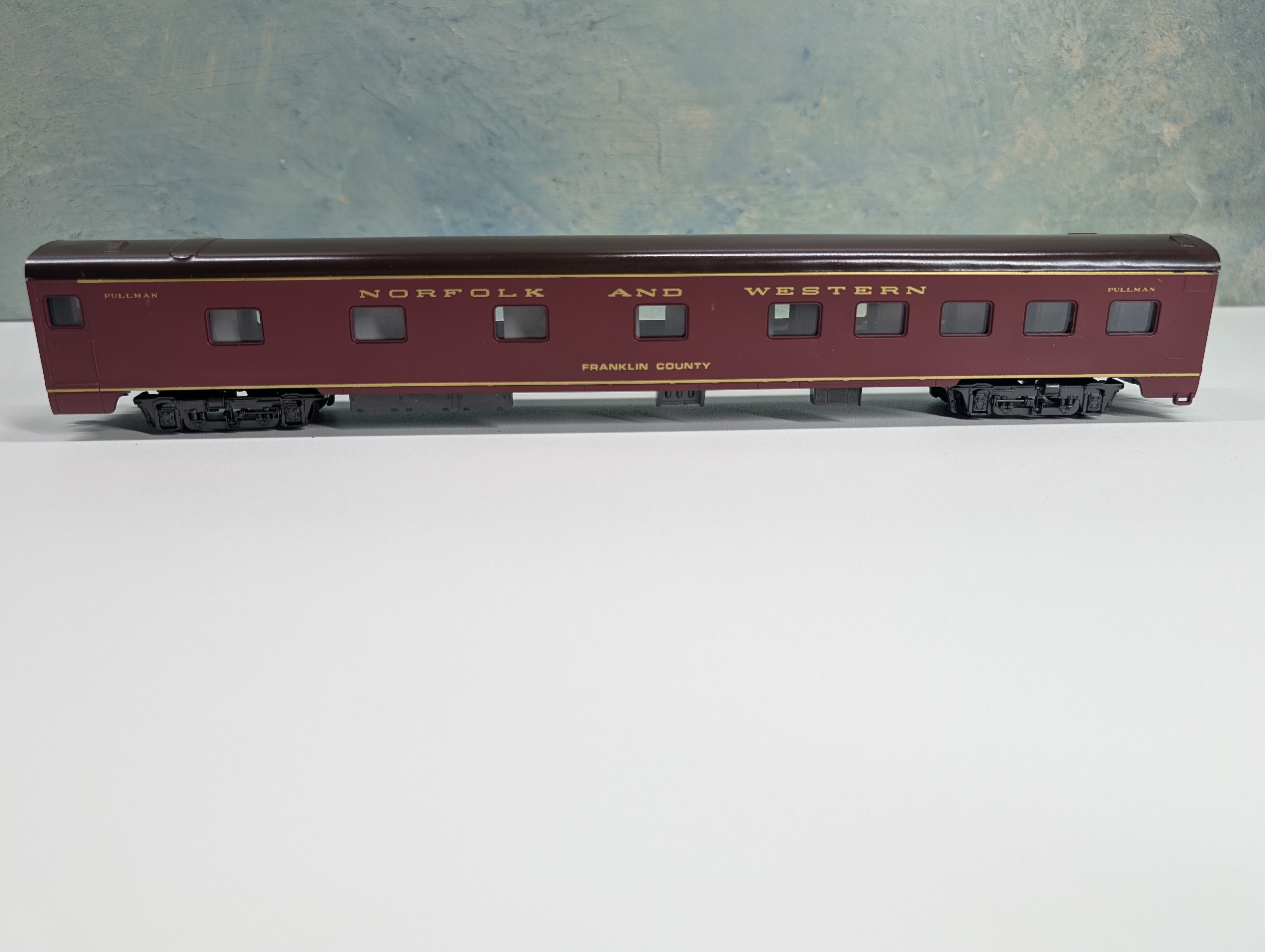 USED Rivarossi HO Scale Smooth Side Passenger Car Norfolk & Western Franklin County
