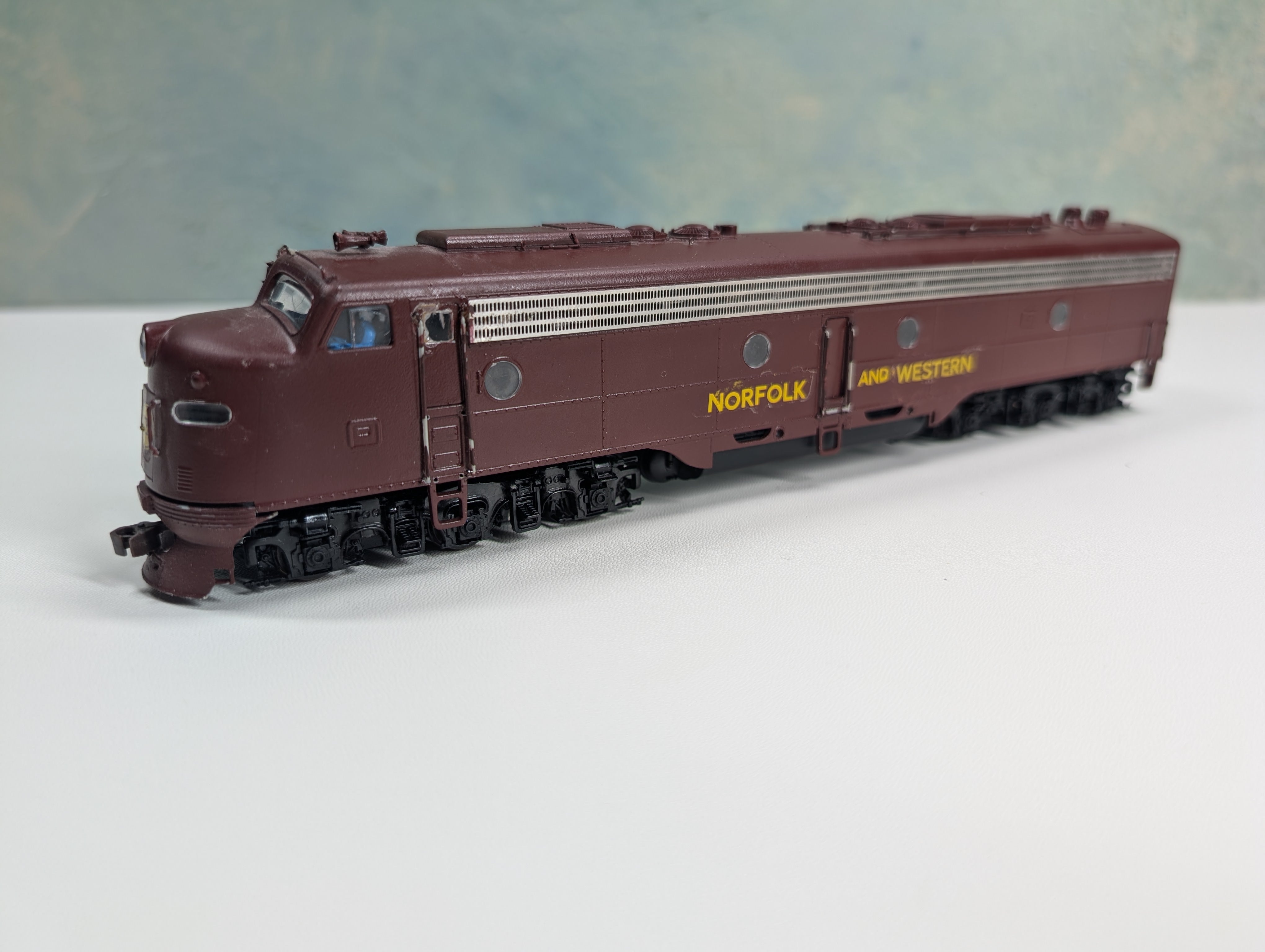 USED Life-Like HO Scale Proto E Model A Unit Diesel Locomotive Norfolk & Western Custom, Runs Great DC