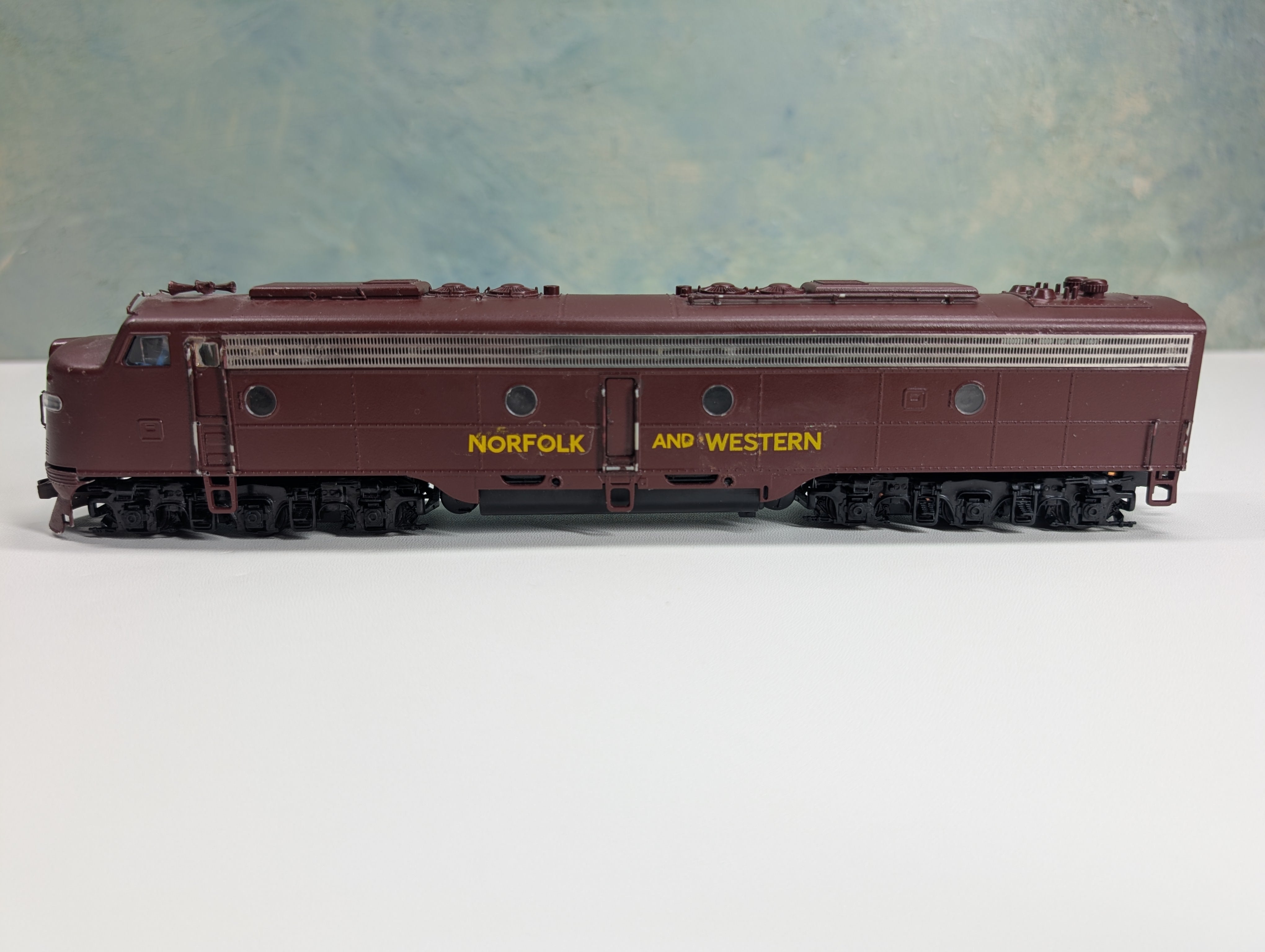 USED Life-Like HO Scale Proto E Model A Unit Diesel Locomotive Norfolk & Western Custom, Runs Great DC