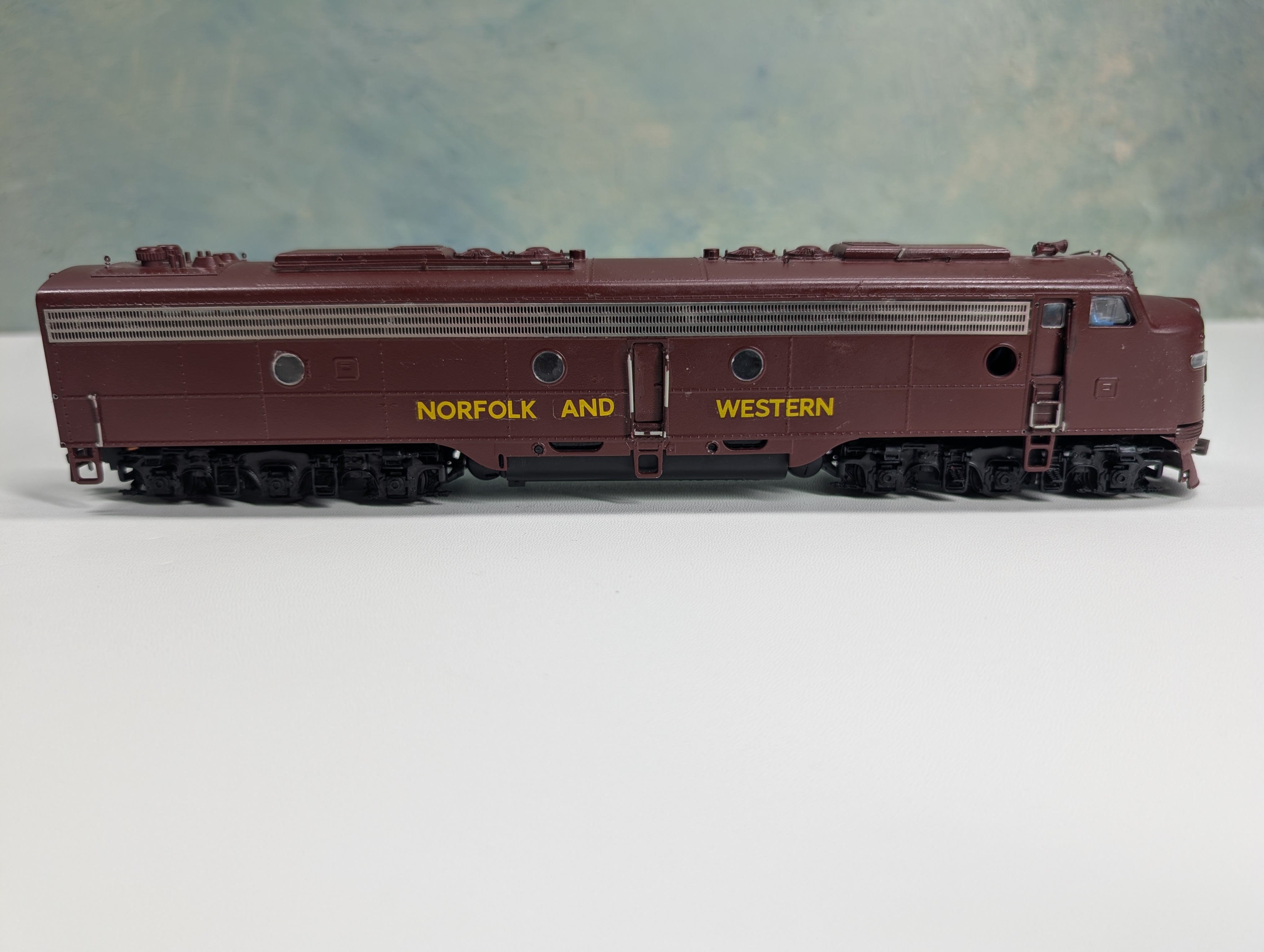 USED Life-Like HO Scale Proto E Model A Unit Diesel Locomotive Norfolk & Western Custom, Runs Great DC
