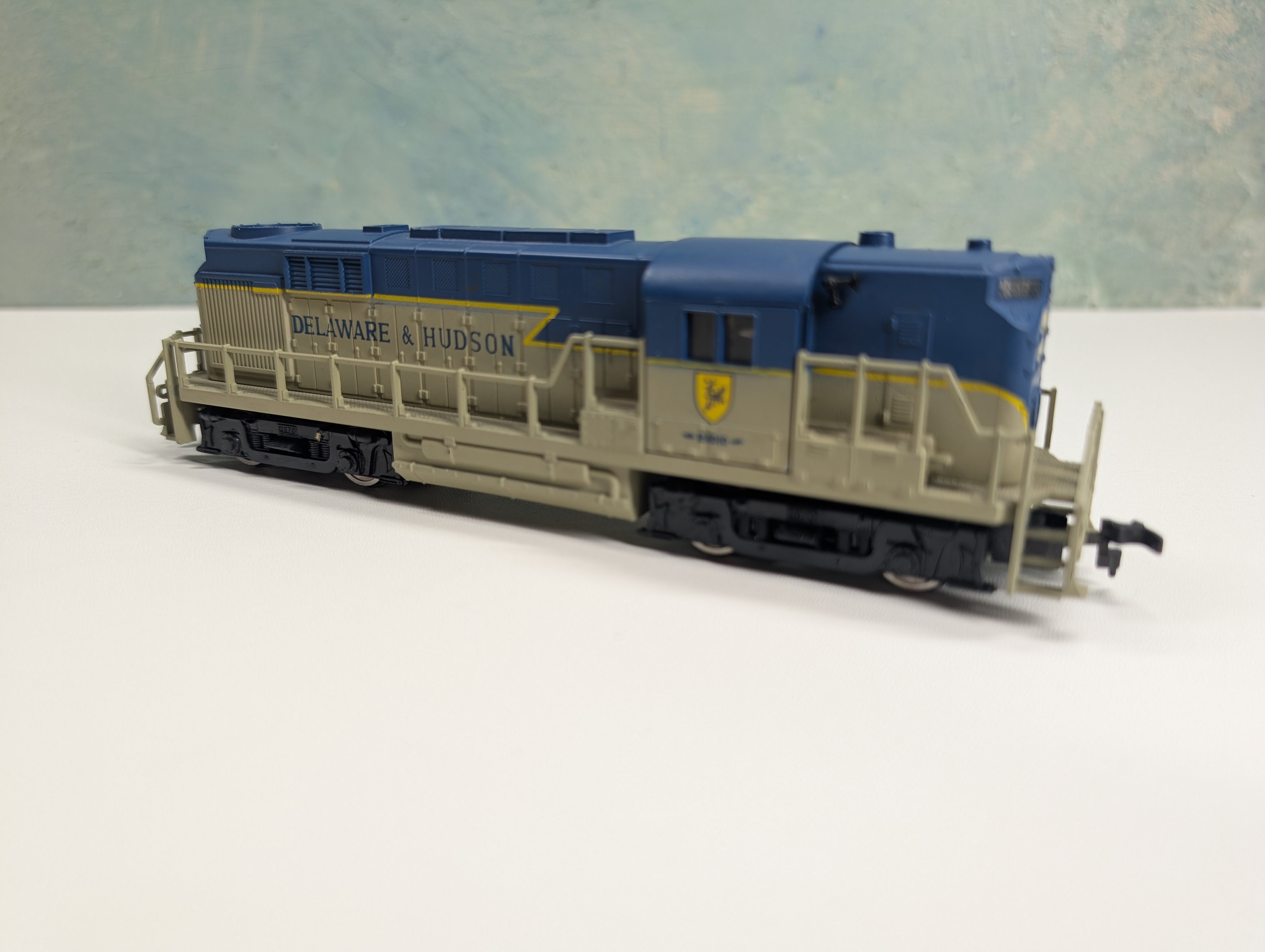 USED HO Scale RS-11 Diesel Locomotive Delaware and Hudson #7600 Runs DC