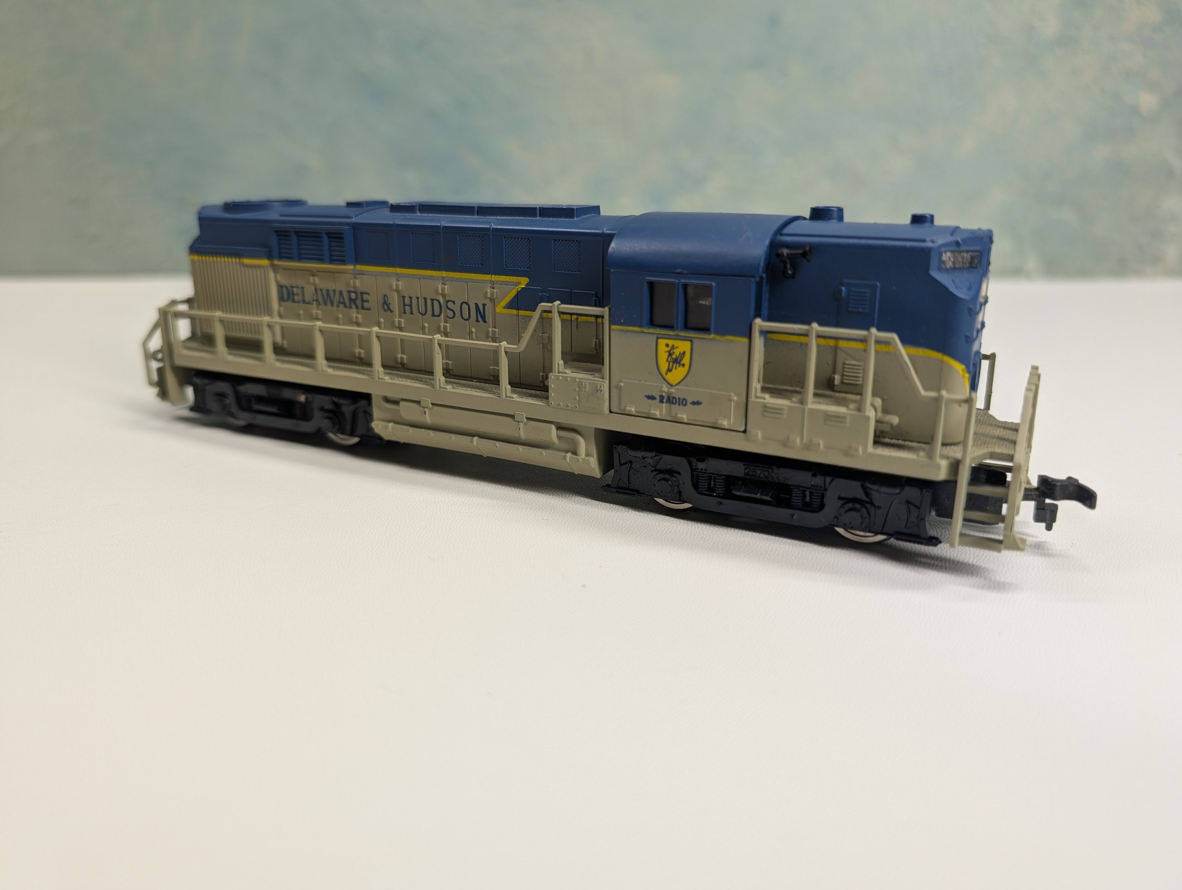 USED HO Scale RS-11 Diesel Locomotive Delaware and Hudson #7600 Runs DC